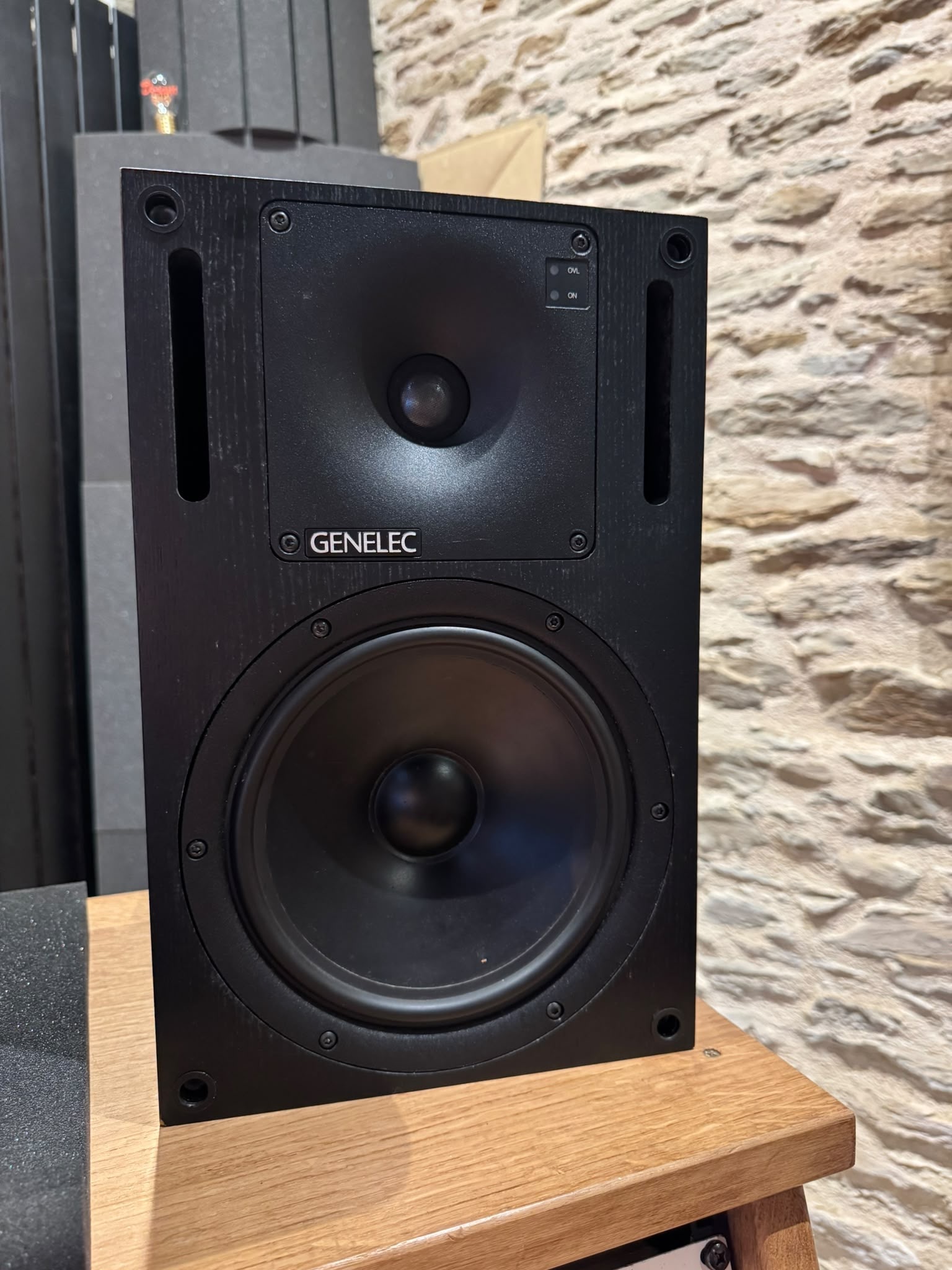 À vendre à Vincennes paire de GENELEC 1031A 