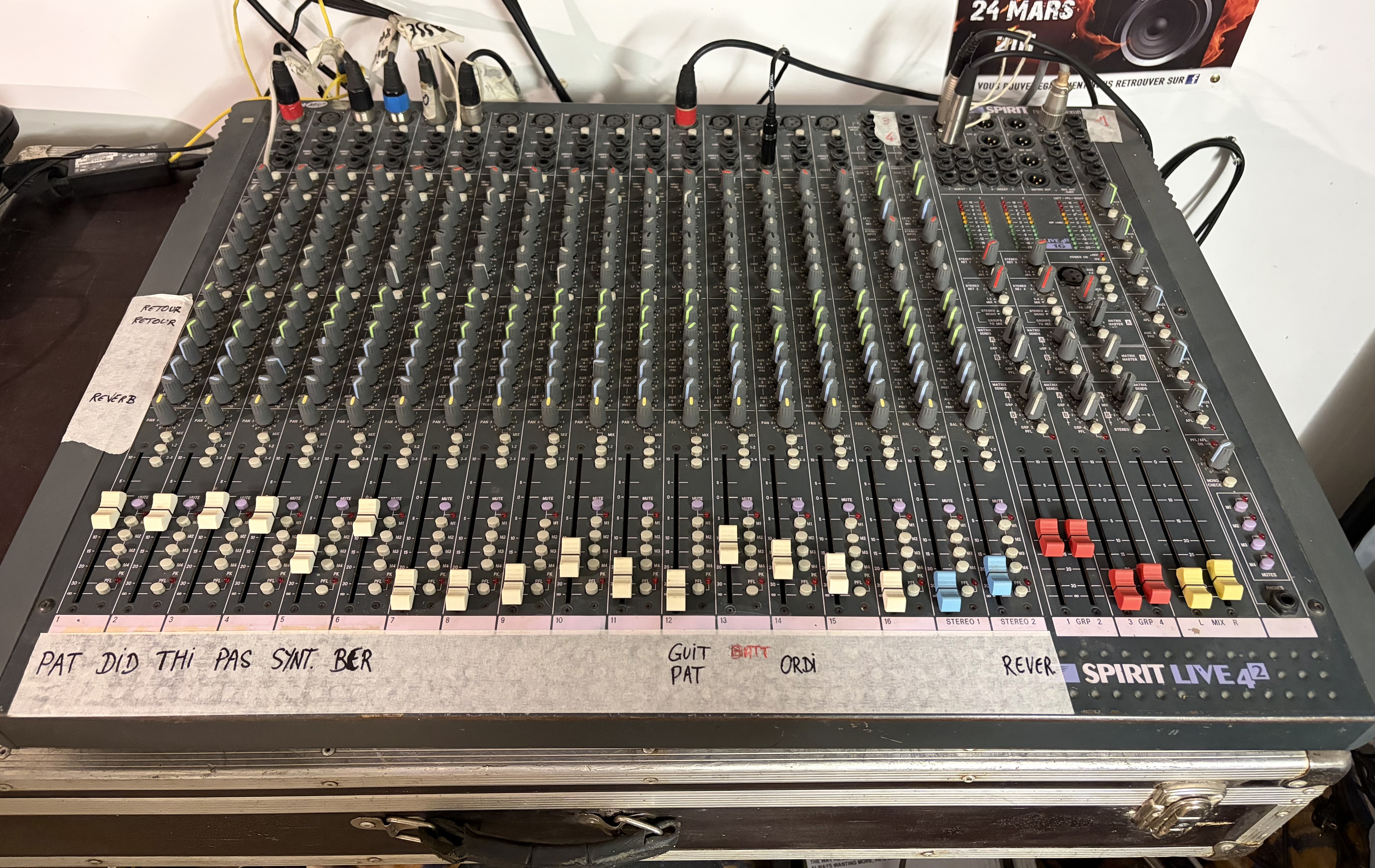 Table de mixage SOUNDCRAFT SPIRIT LIVE 16/4/2 + Rack
