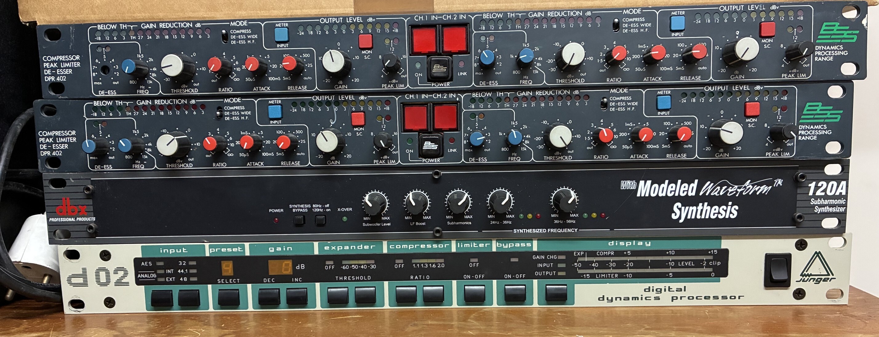 Vends 2 BSS DPR 402 1 Junger D2 et un DBX 120A
