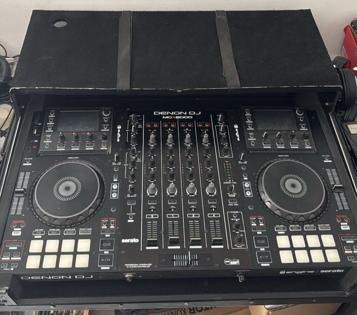 Contrôleur Denon MCX8000