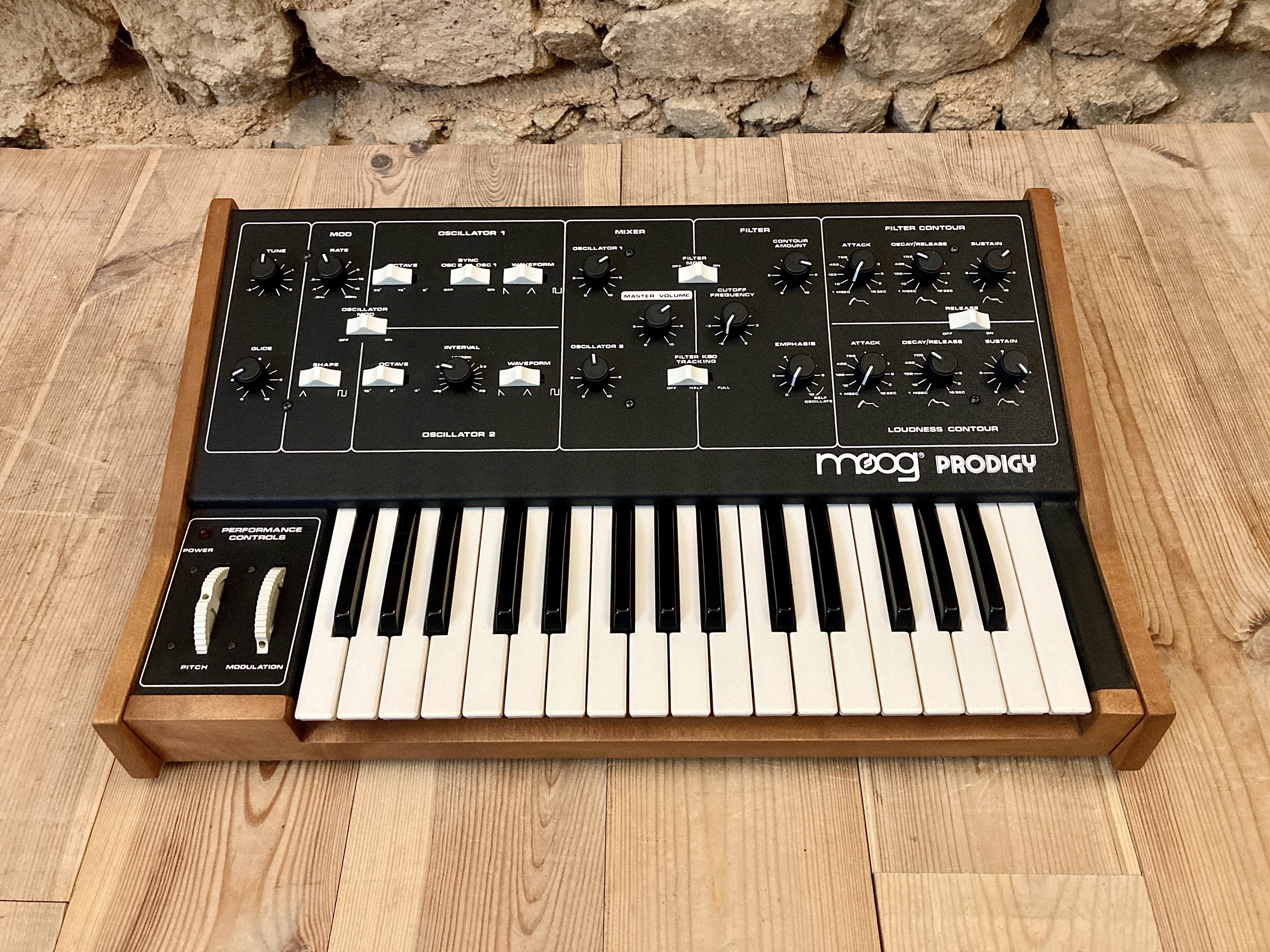 Moog Prodigy révisé / CV - Gate
