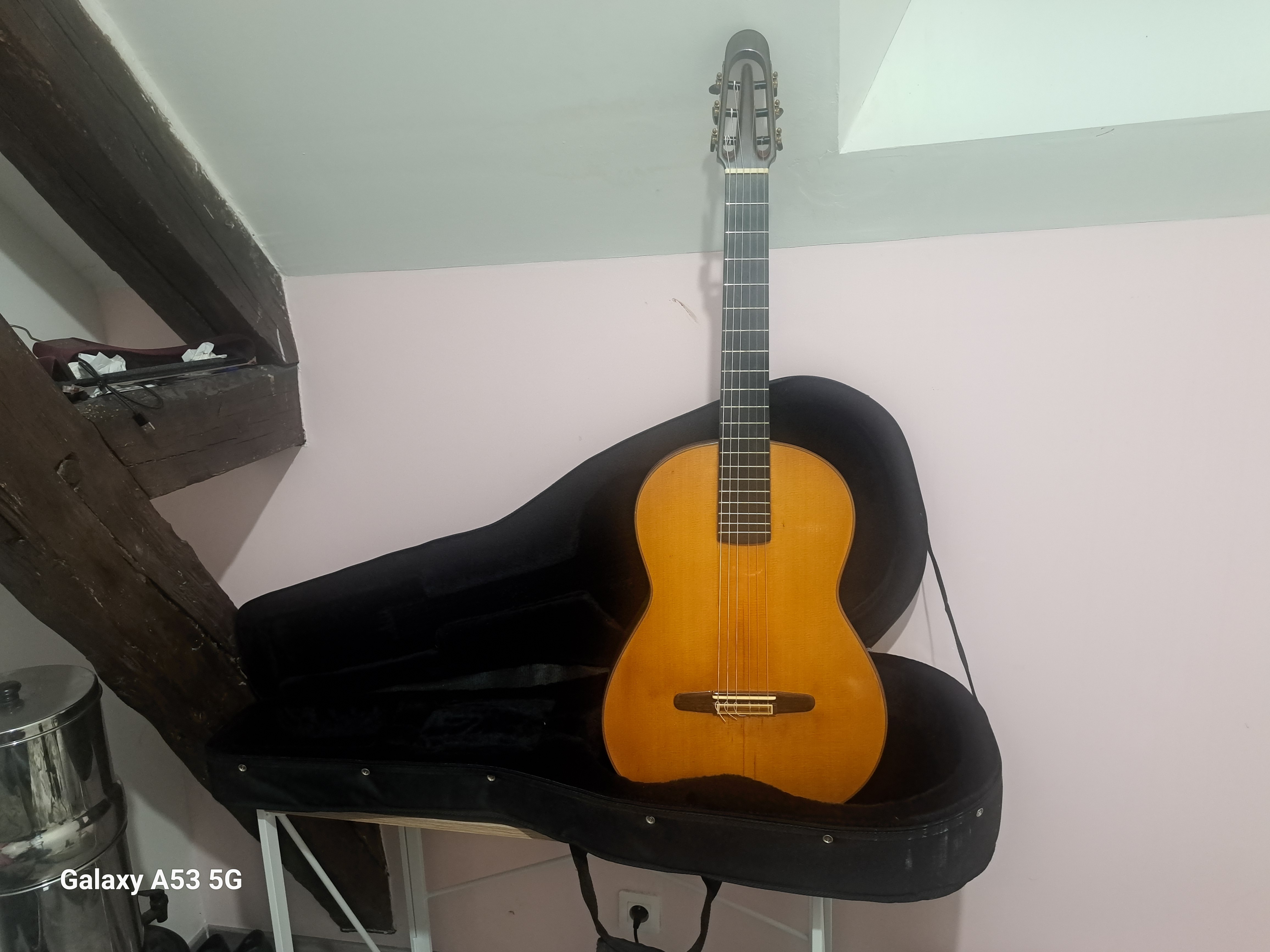 Guitare Classique de Luthier - Gérard Audirac (2010) - Ouïe sur éclisse
