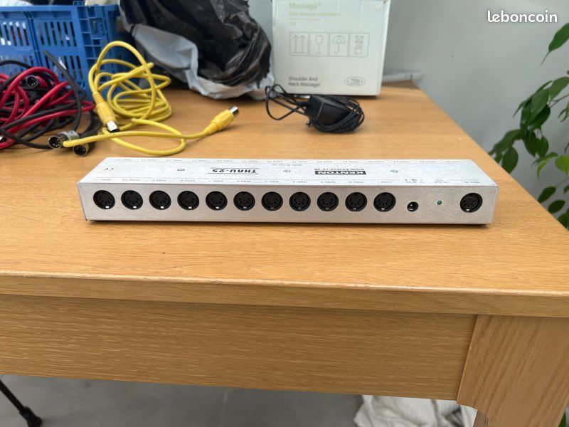 Vends distributeur midi Kenton Thru 25