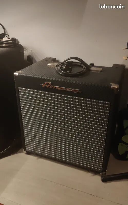 Vends amplie ampeg rb-108 peu servi 