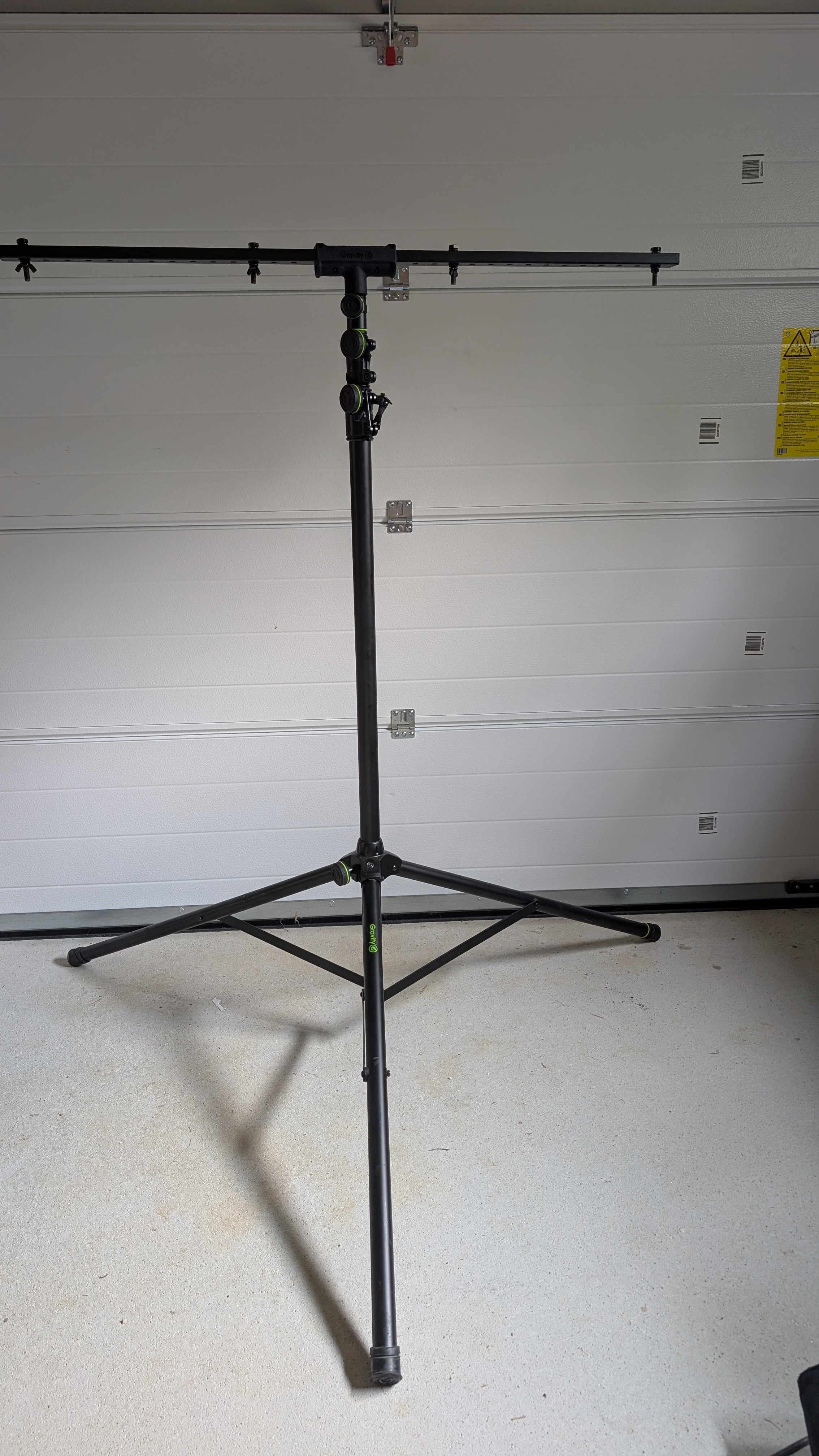 Vend pied lumière Gravity avec barre et housse 