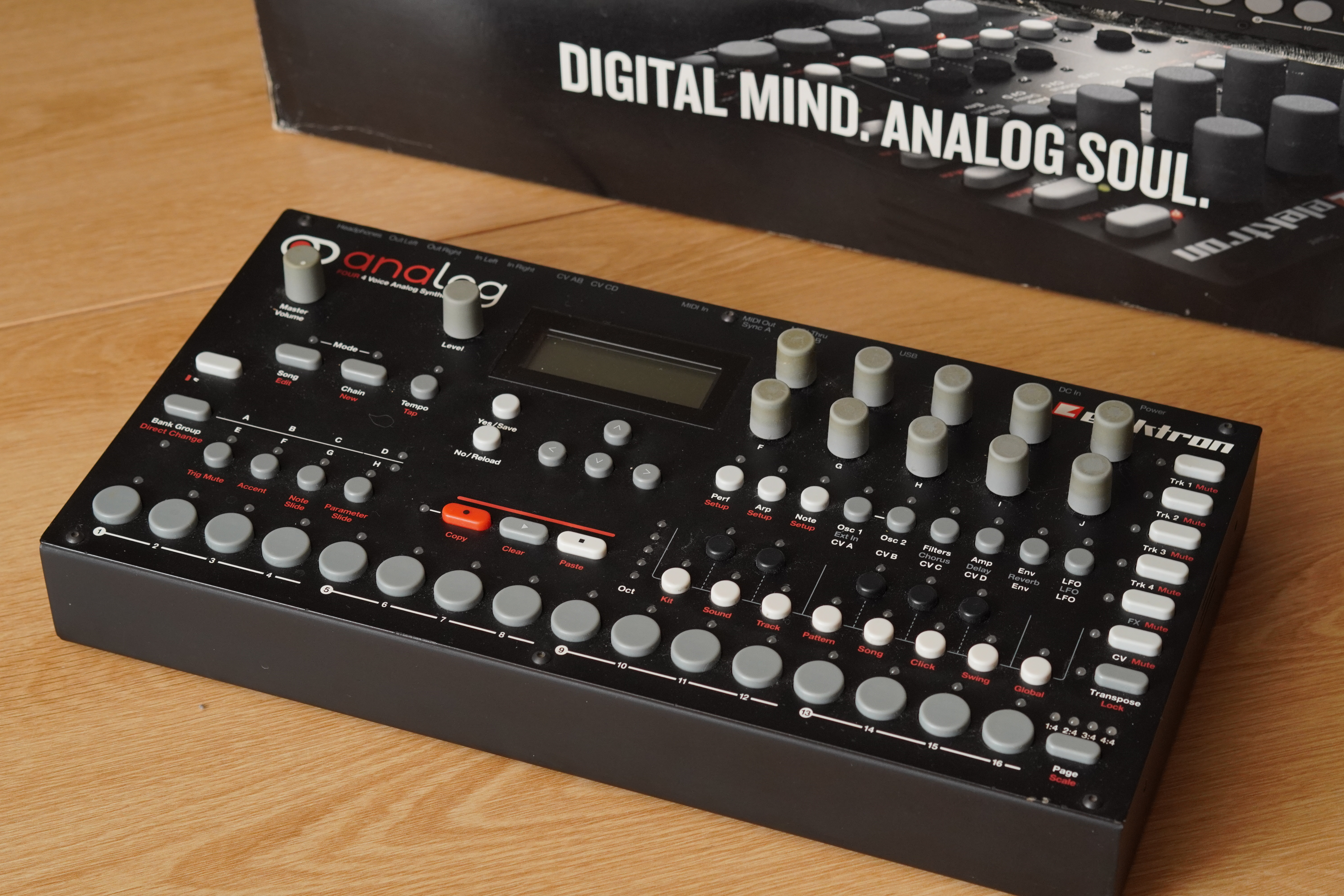 Elektron analog four