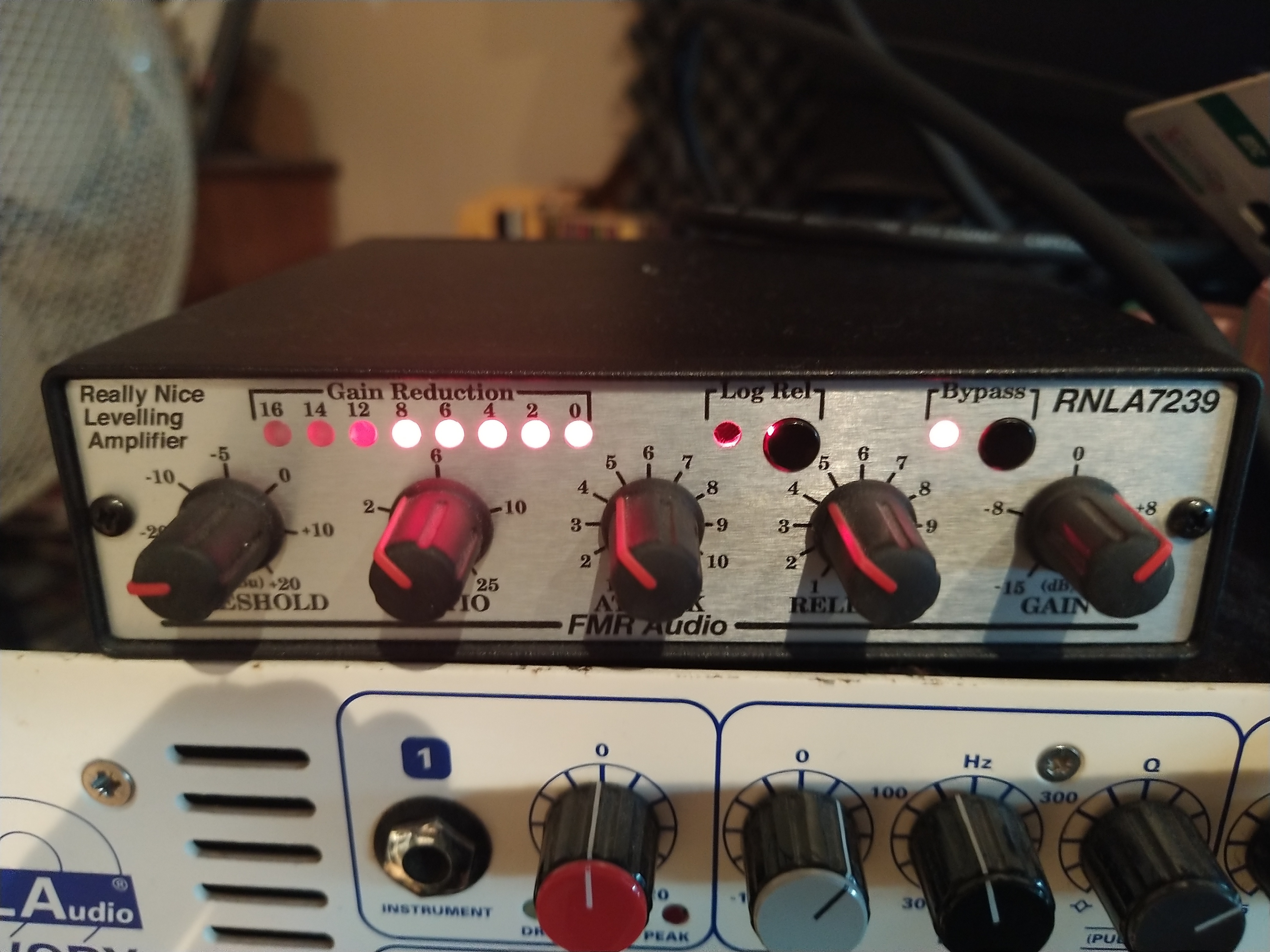 Vends compresseur stéréo FMR AUDIO RNLA 7239