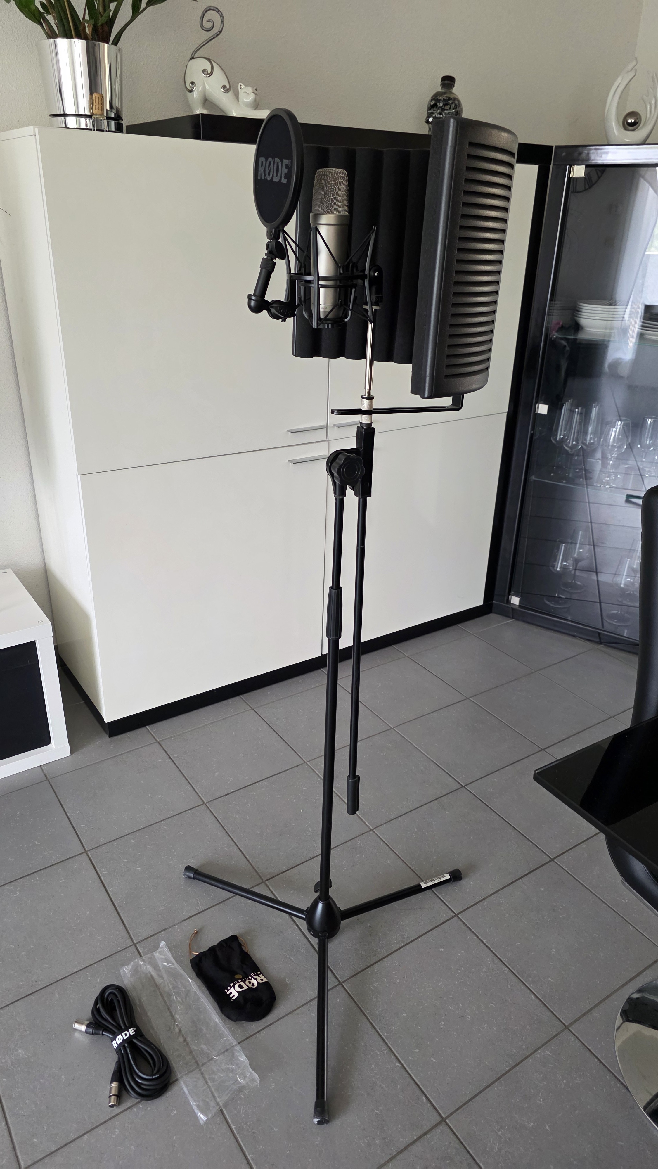 Set complet Rode N1T comme neuf, anti pop, pied de micro, câble 6m, absorbeur de son.