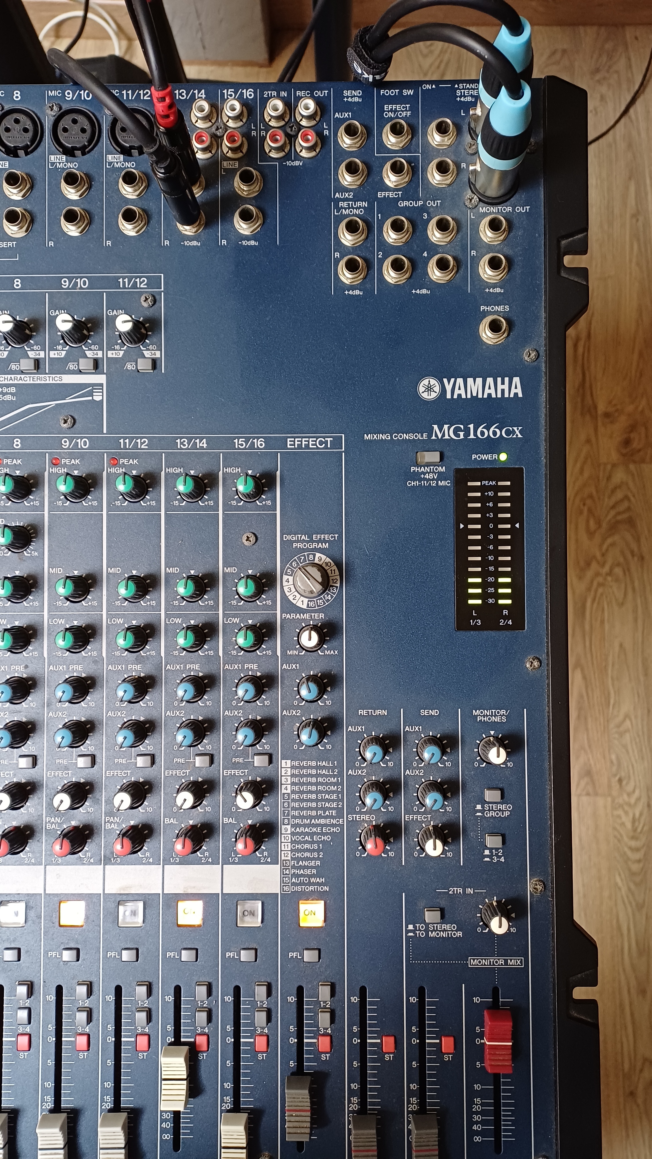 Vends table de mixage Yamaha MG166CX