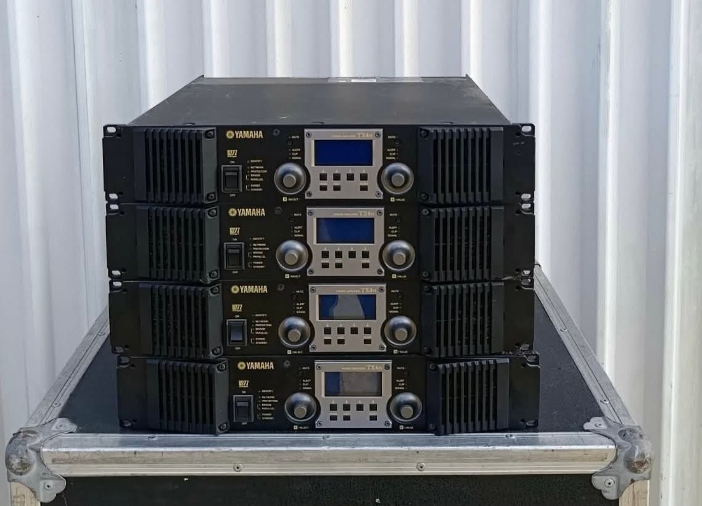 Yamaha TX4n amplifier