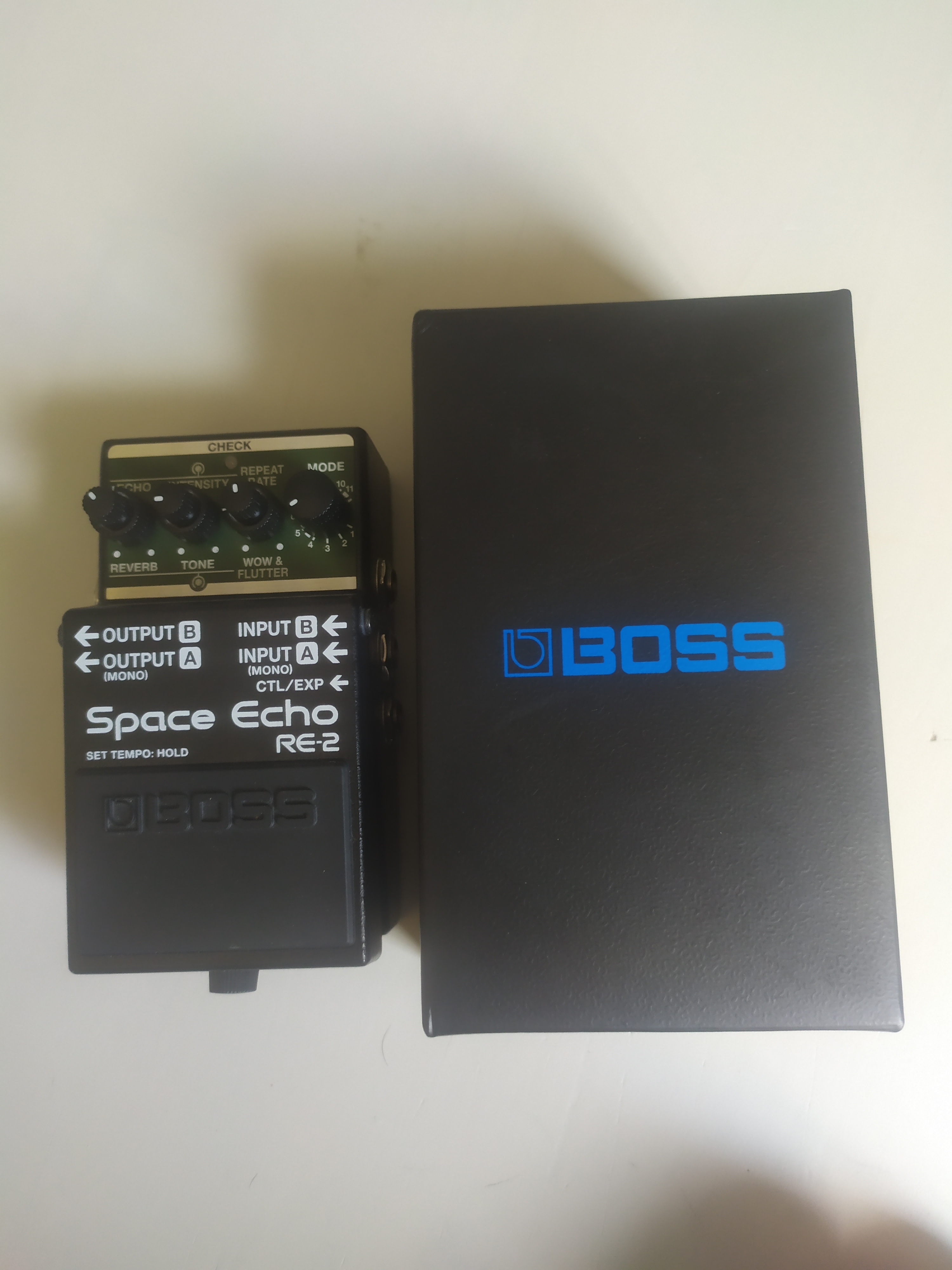 Boss Re-2 Space Echo - comme neuf
