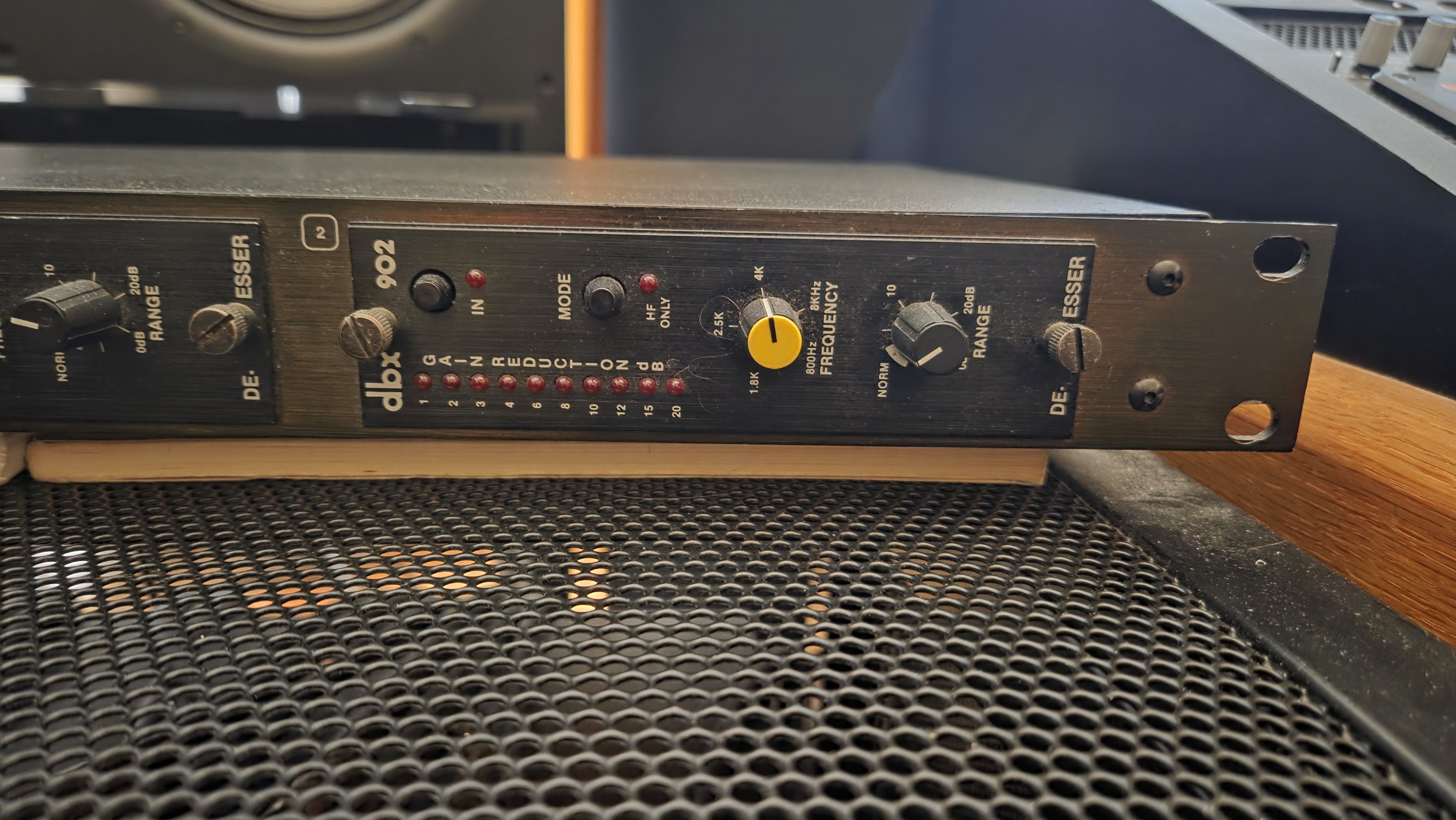 dbx 902 (43429)