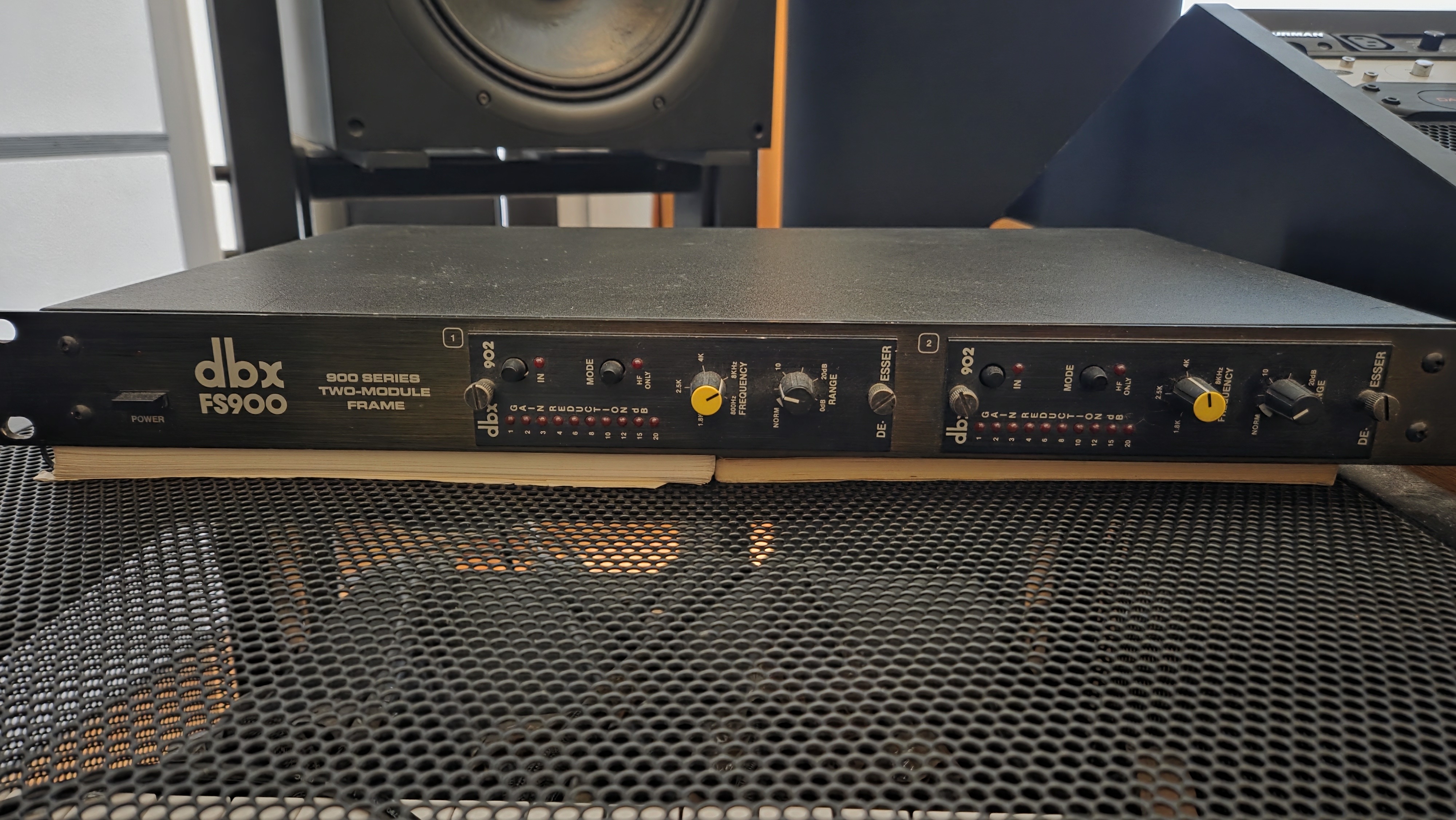 dbx 902 (53515)