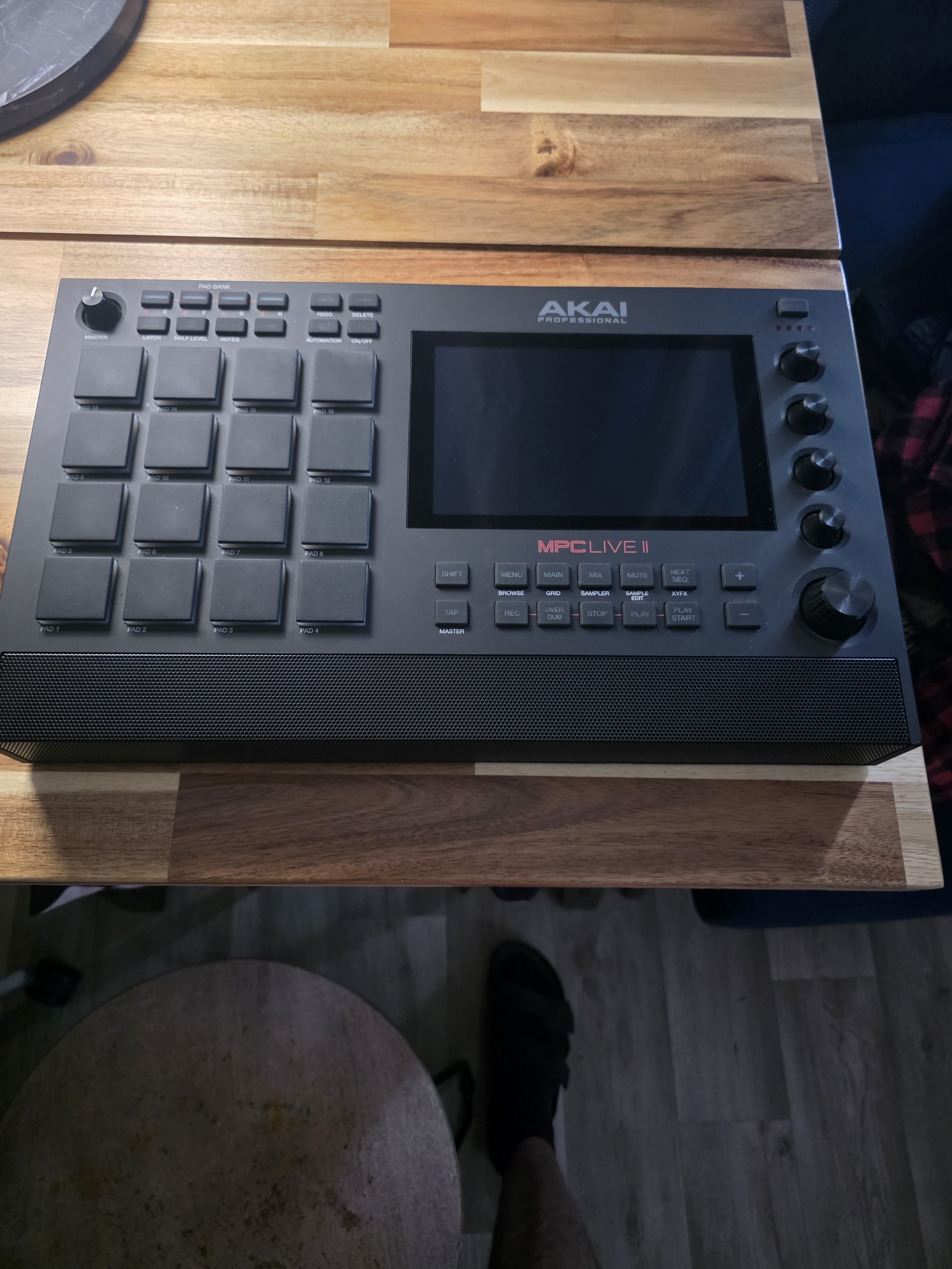 Akai mpc live 2 