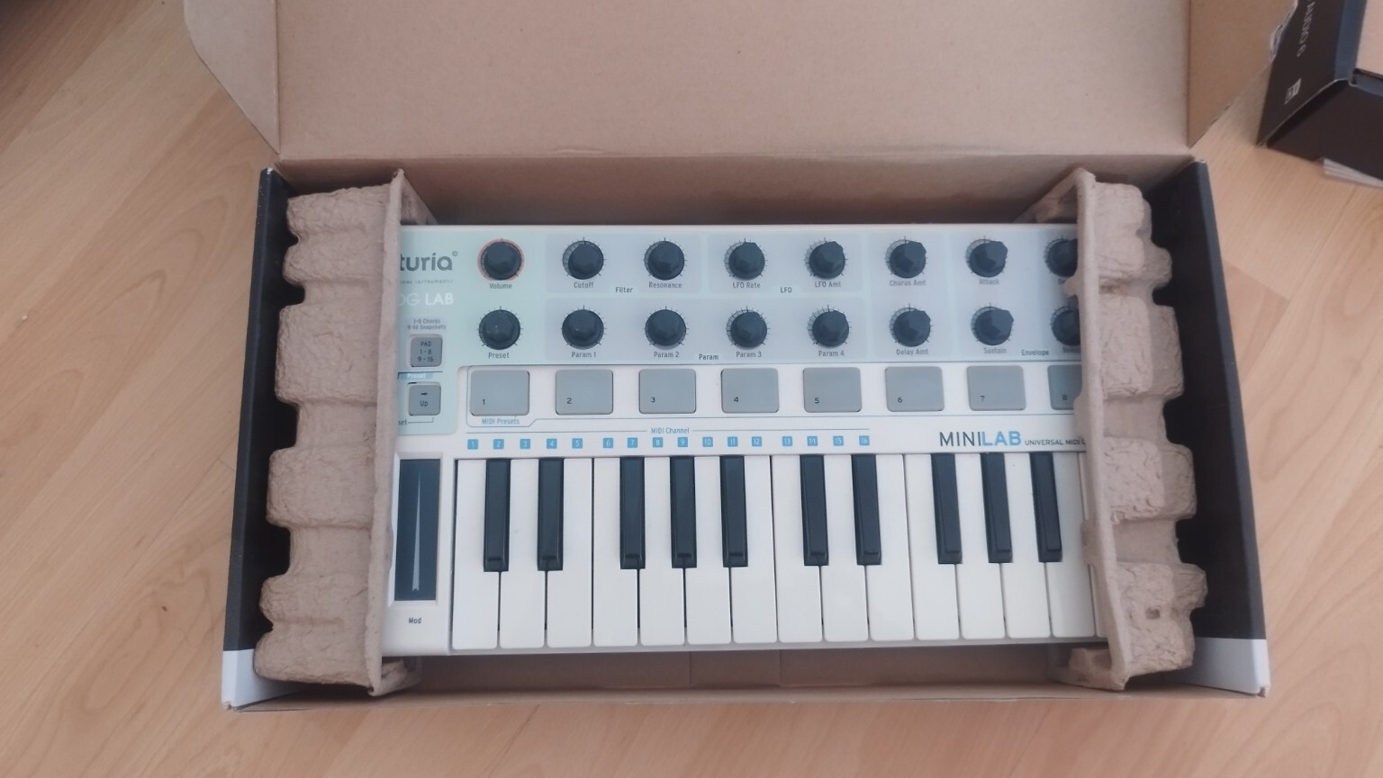 Arturia MiniLab - Clavier maître MIDI USB -  bon état - Boîte d'origine