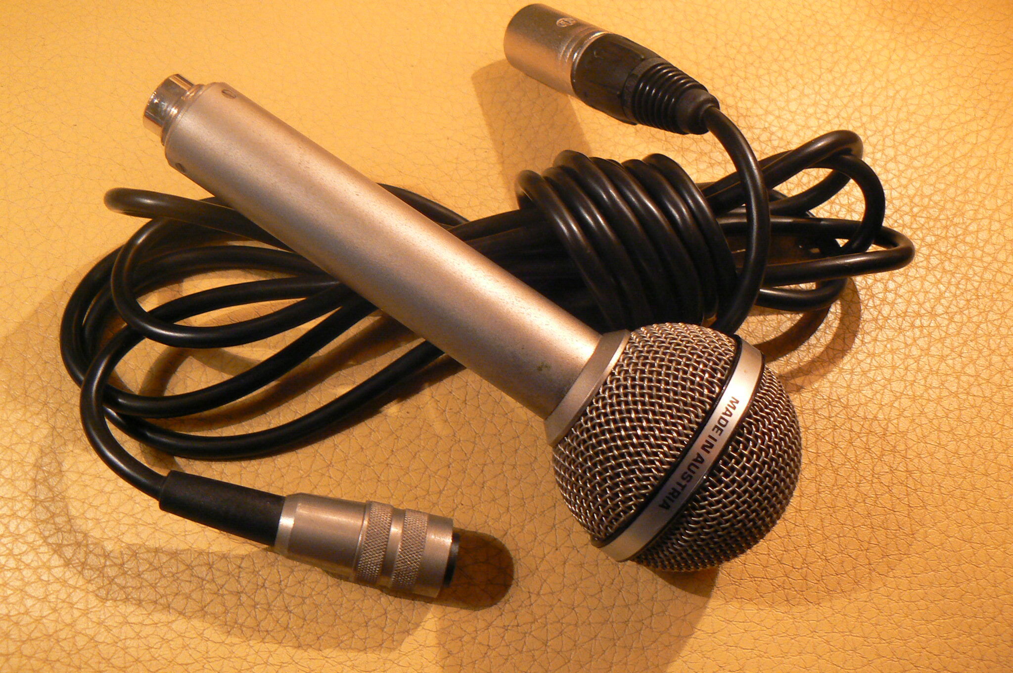 microphone-akg-d-3767869@2x