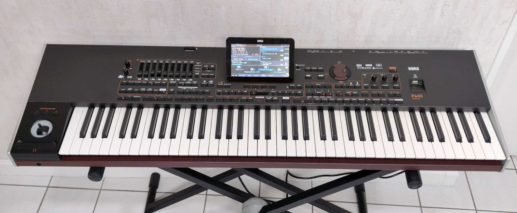 Korg Pa4X 76 Oriental avec housse