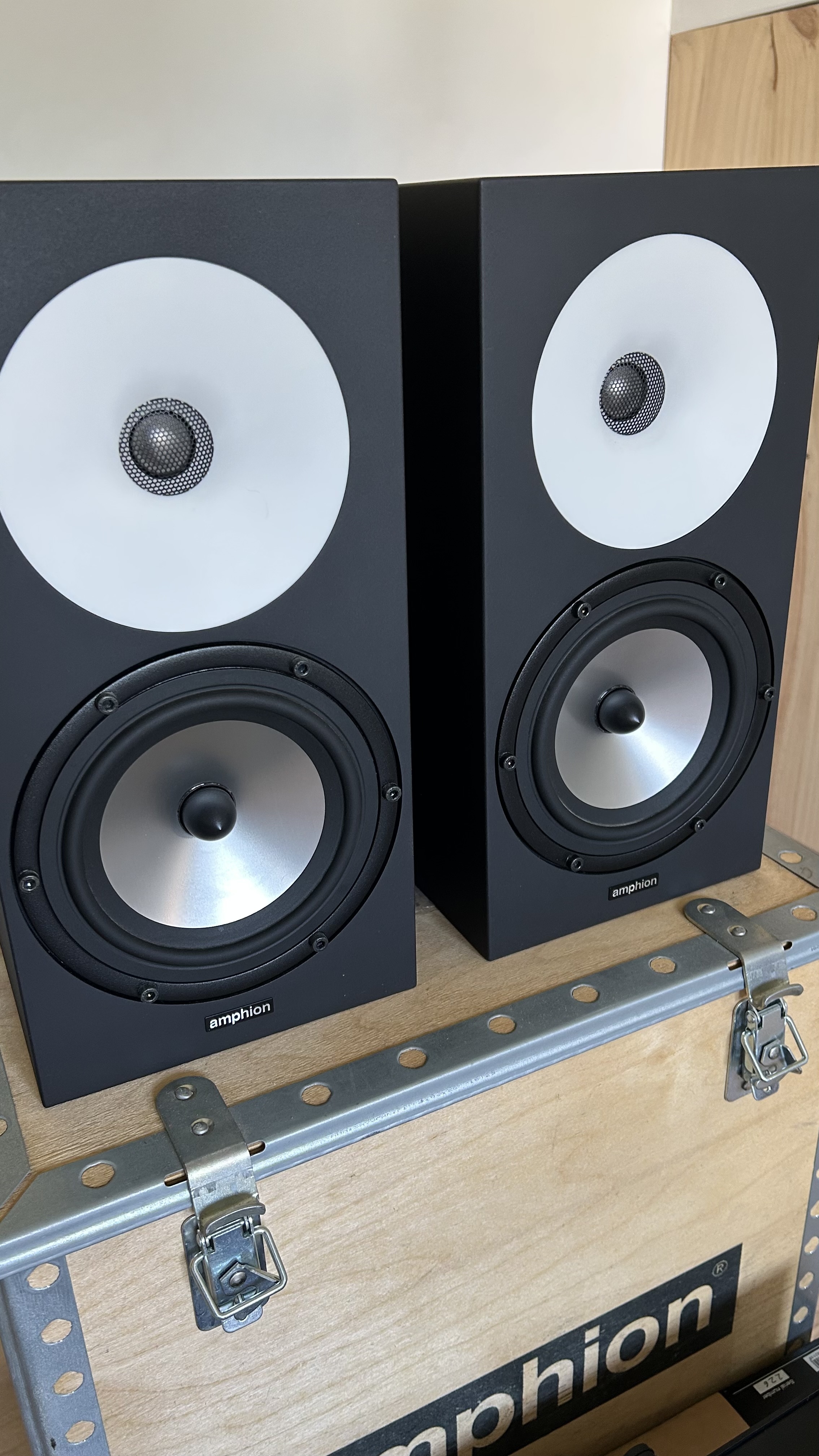 Amphion One18 (80417)