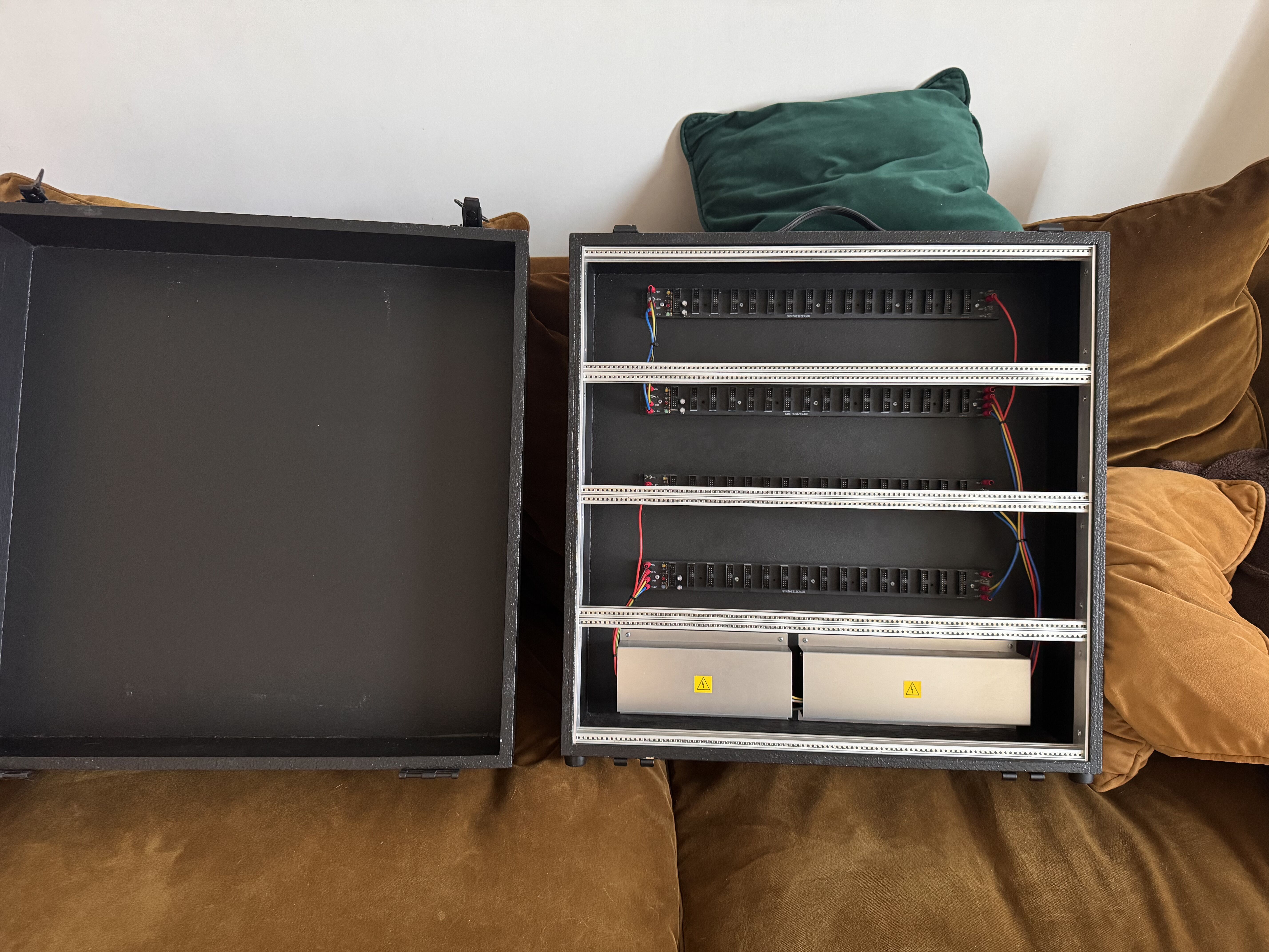 Vends Case Transportable 12U104HP Synthesizers.Gr en parfait état
