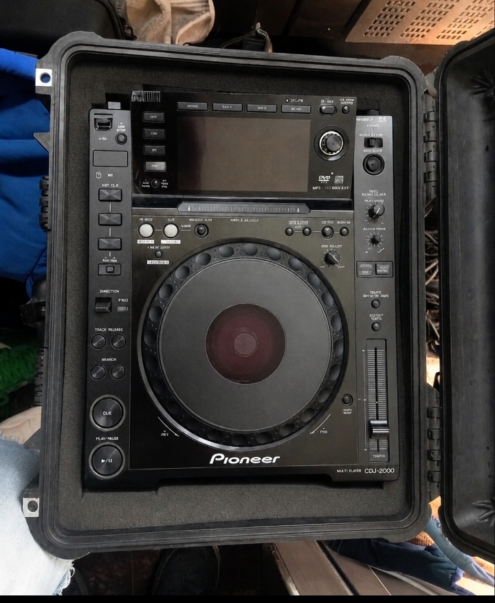 Vends Cdj 2000 630€