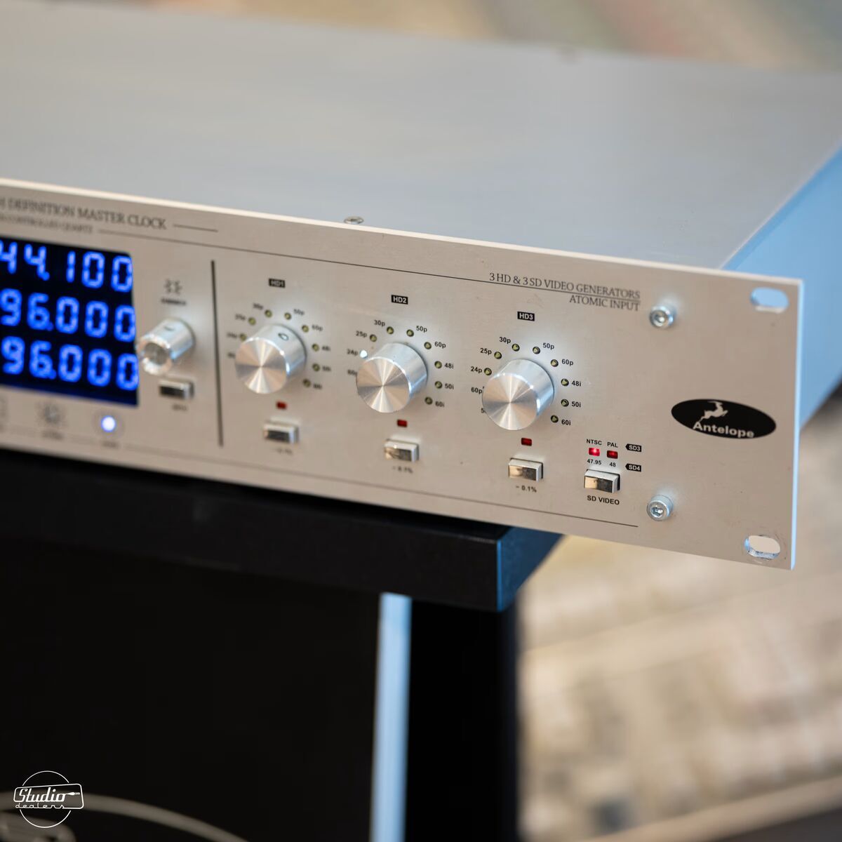 DS0 8383