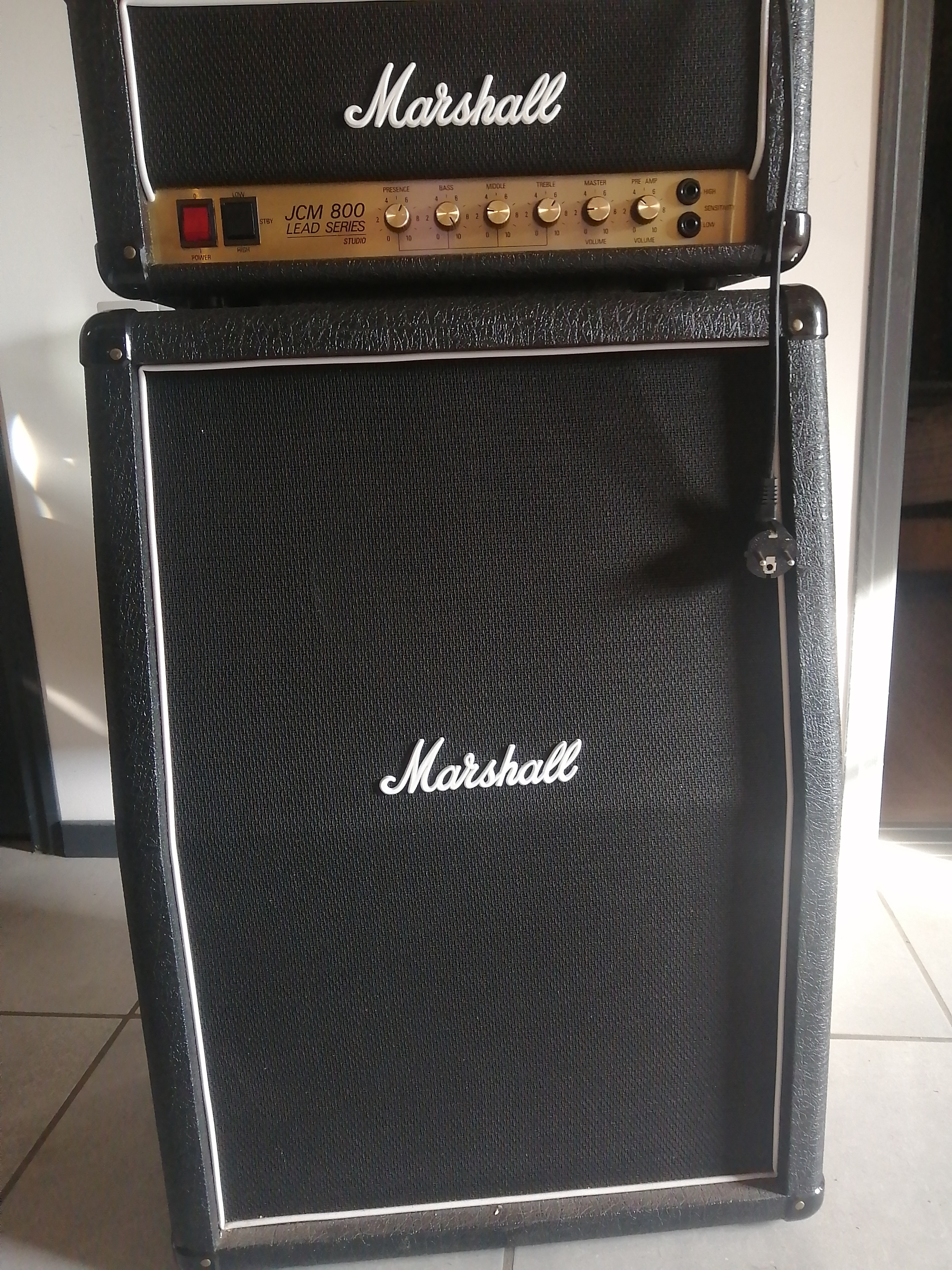 Vends tête d'ampli guitare électrique et cabine de 2 HP 12 studio classic