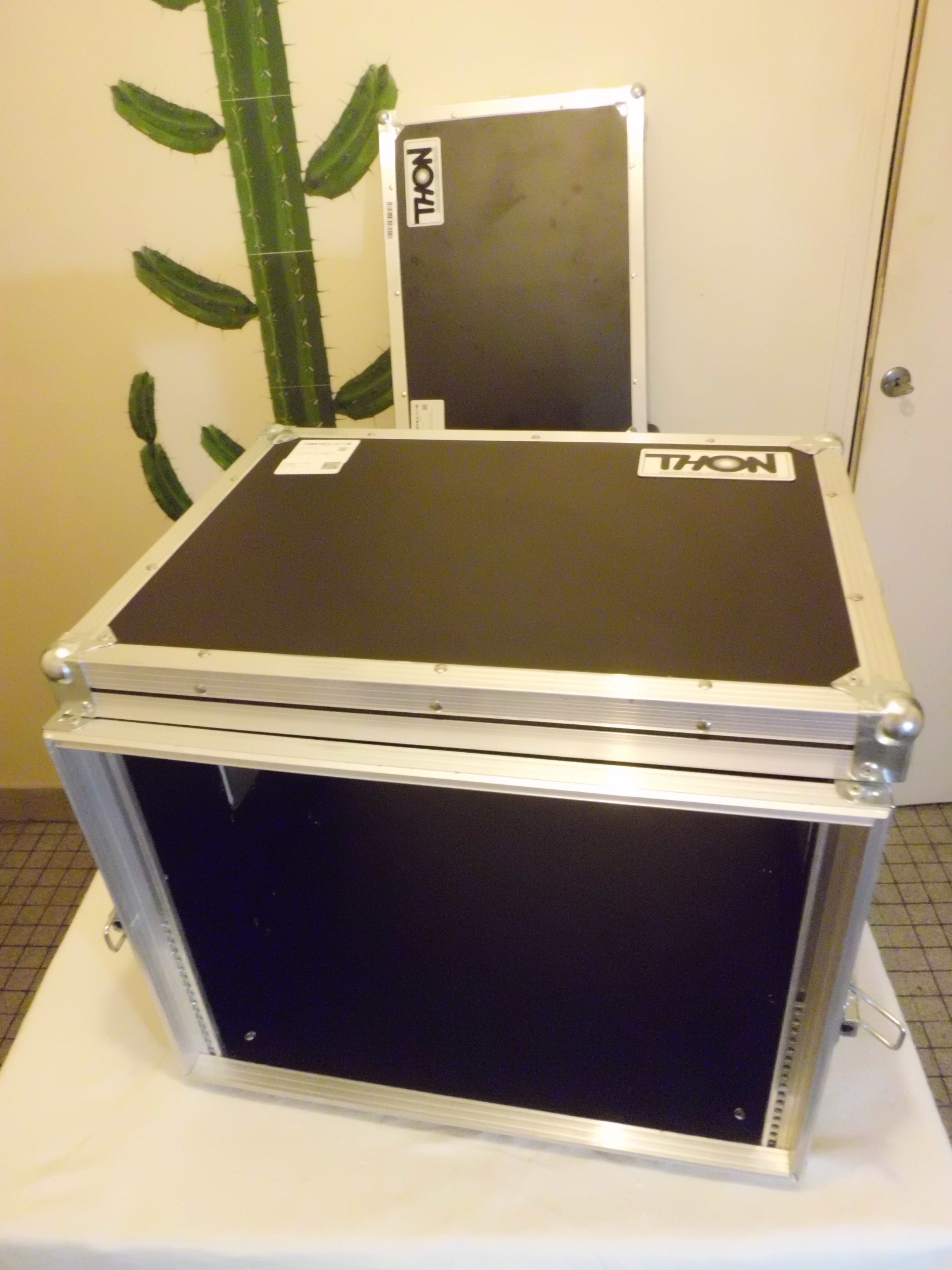 Vends Thon Rack 8U ECO 45 neuf
