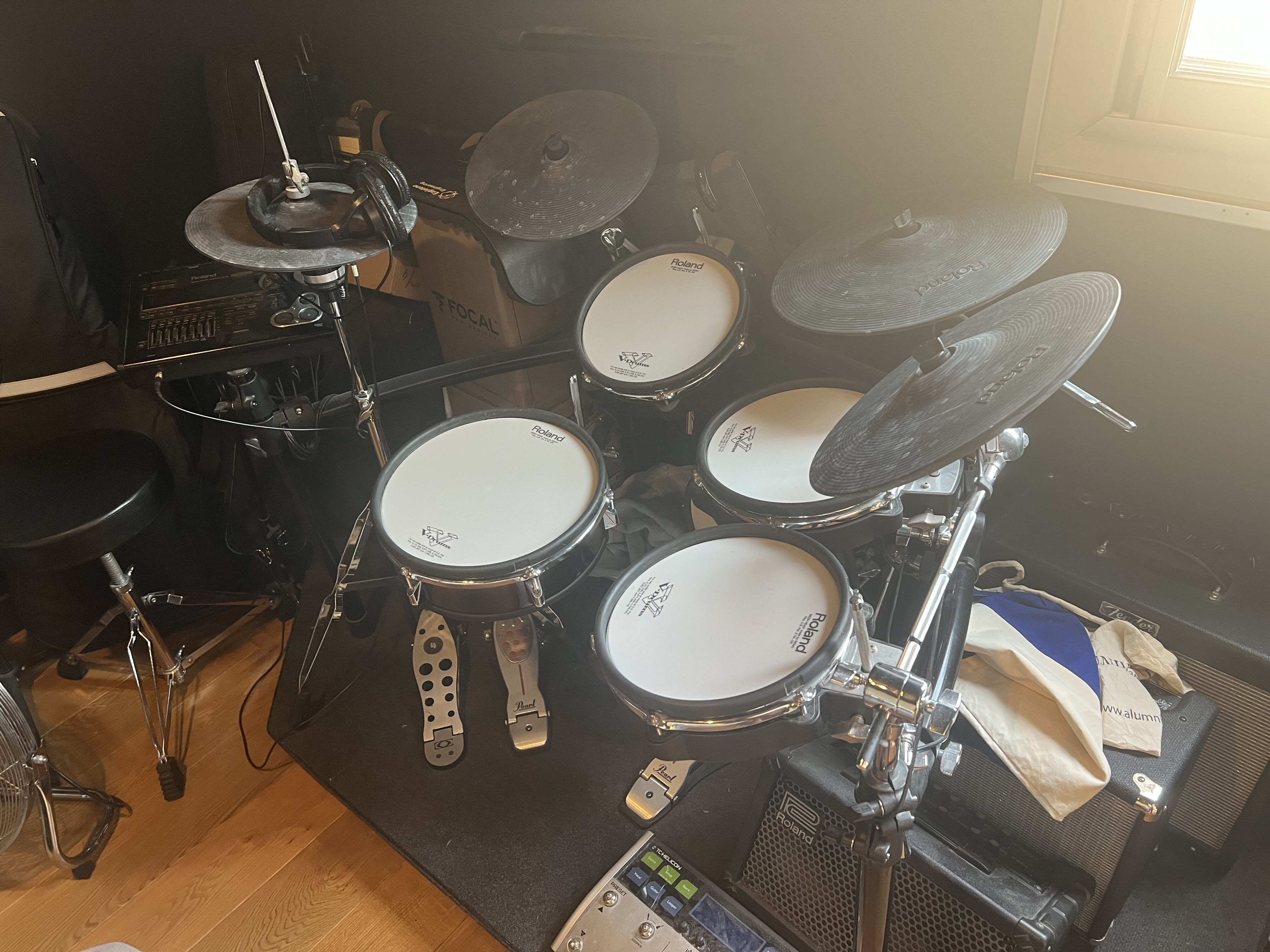 Roland TD-30K V-Drums Pro quasi neuf + Double pédale Pearl Eliminator + Plateforme anti-vibrations