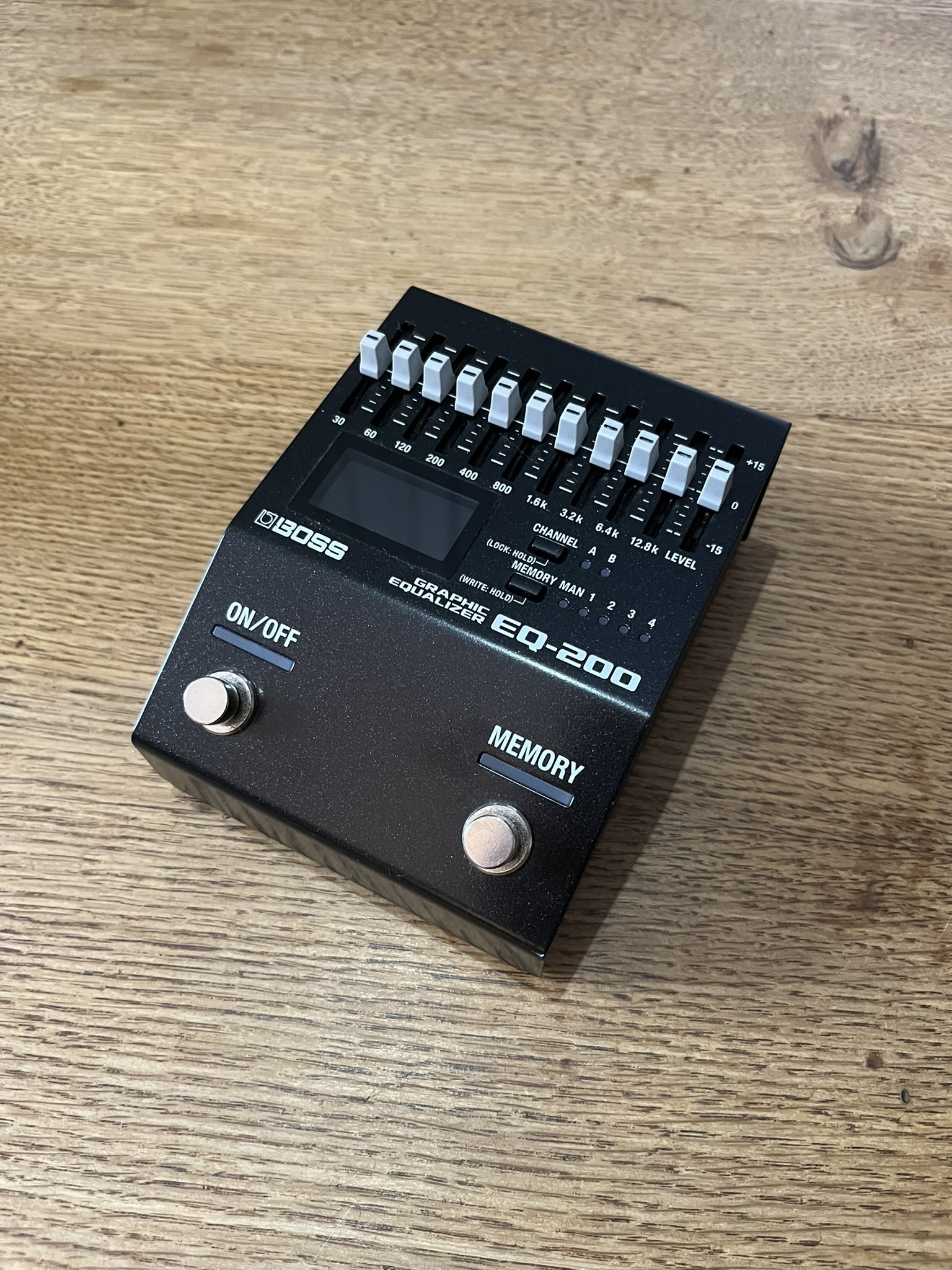 Boss EQ-200
