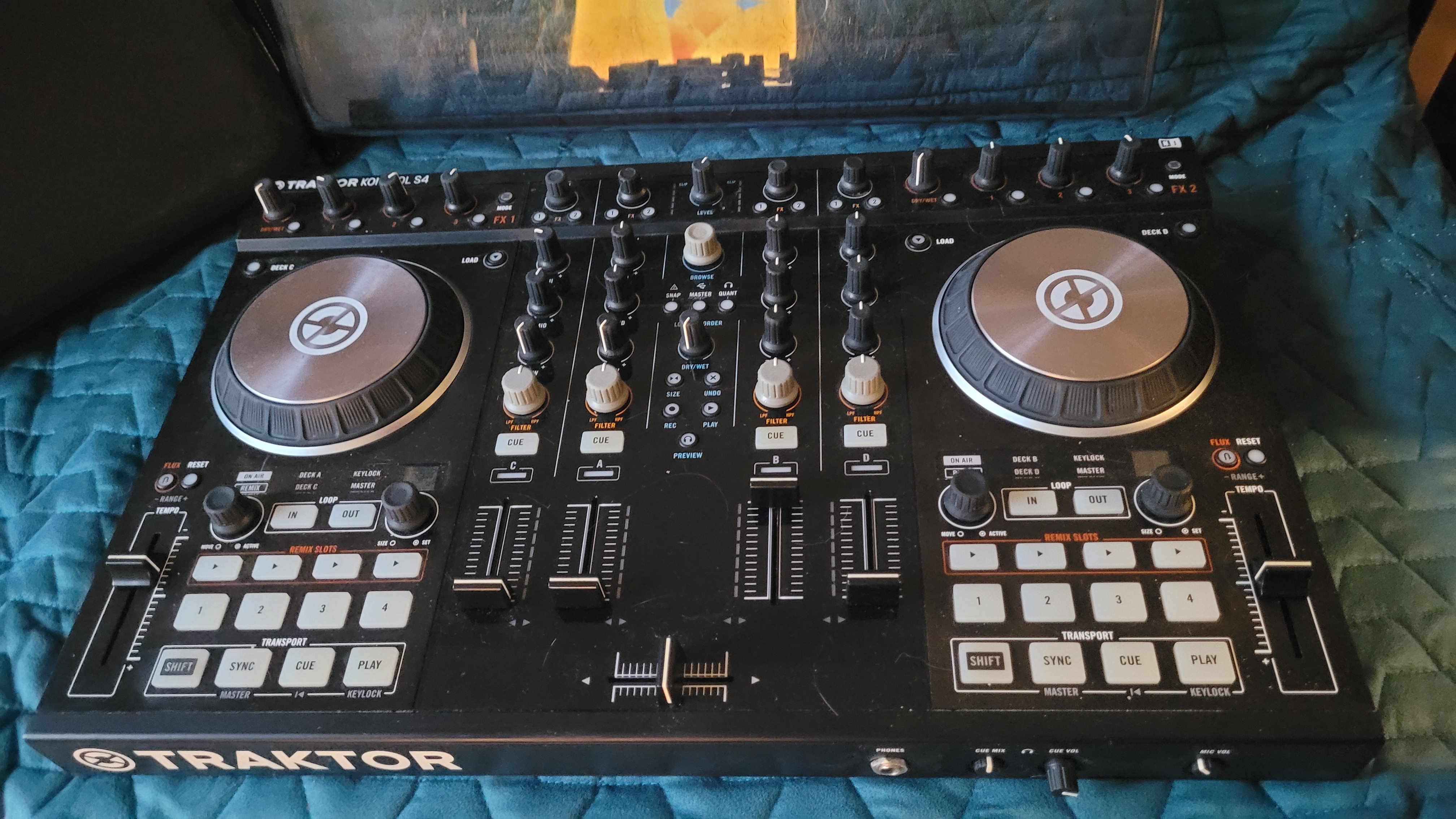 Native Instruments Traktor Kontrol S4 mk2 (98347)
