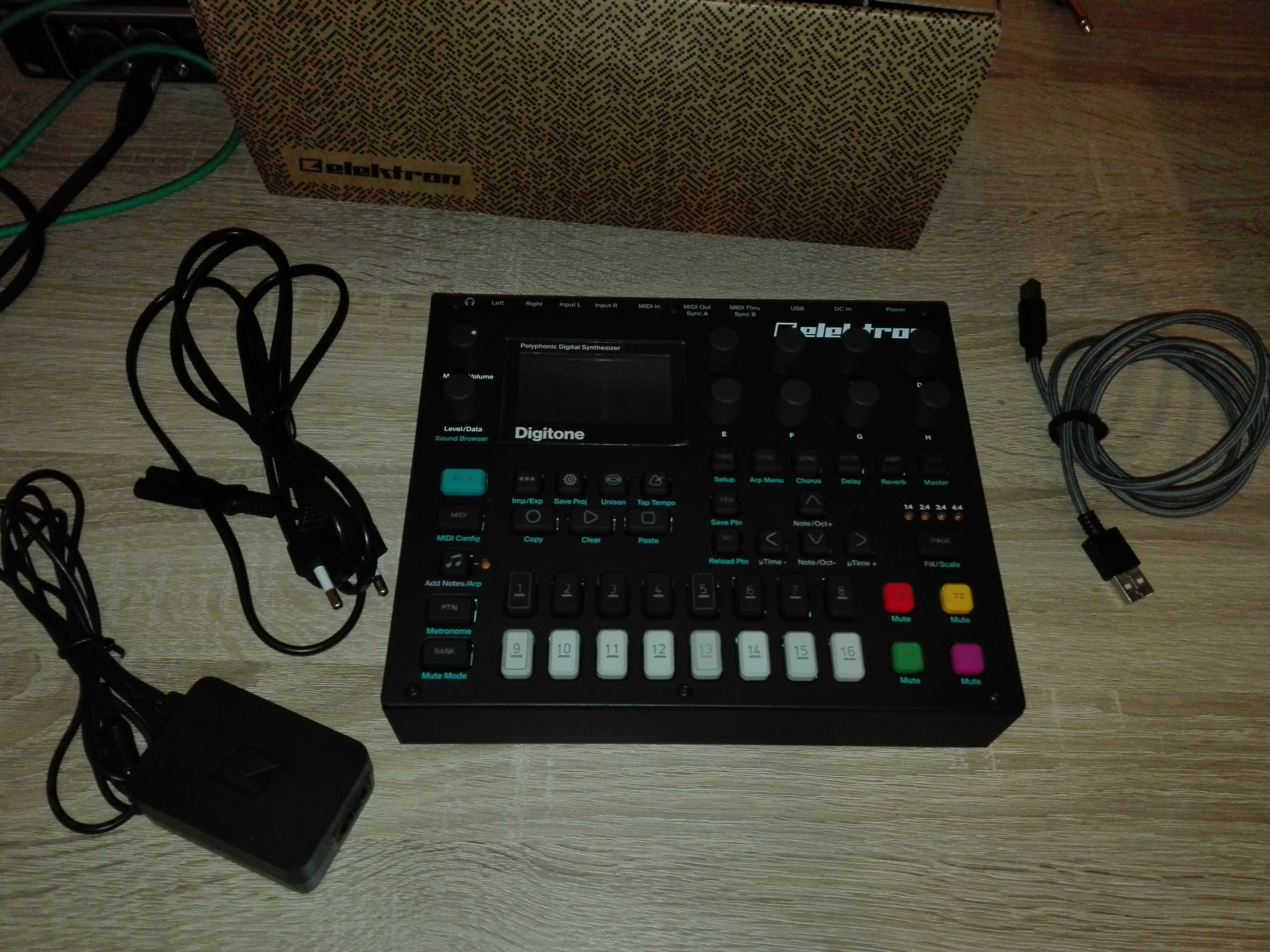 Elektron Digitone 2017 - 2024 - Black + Decksaver