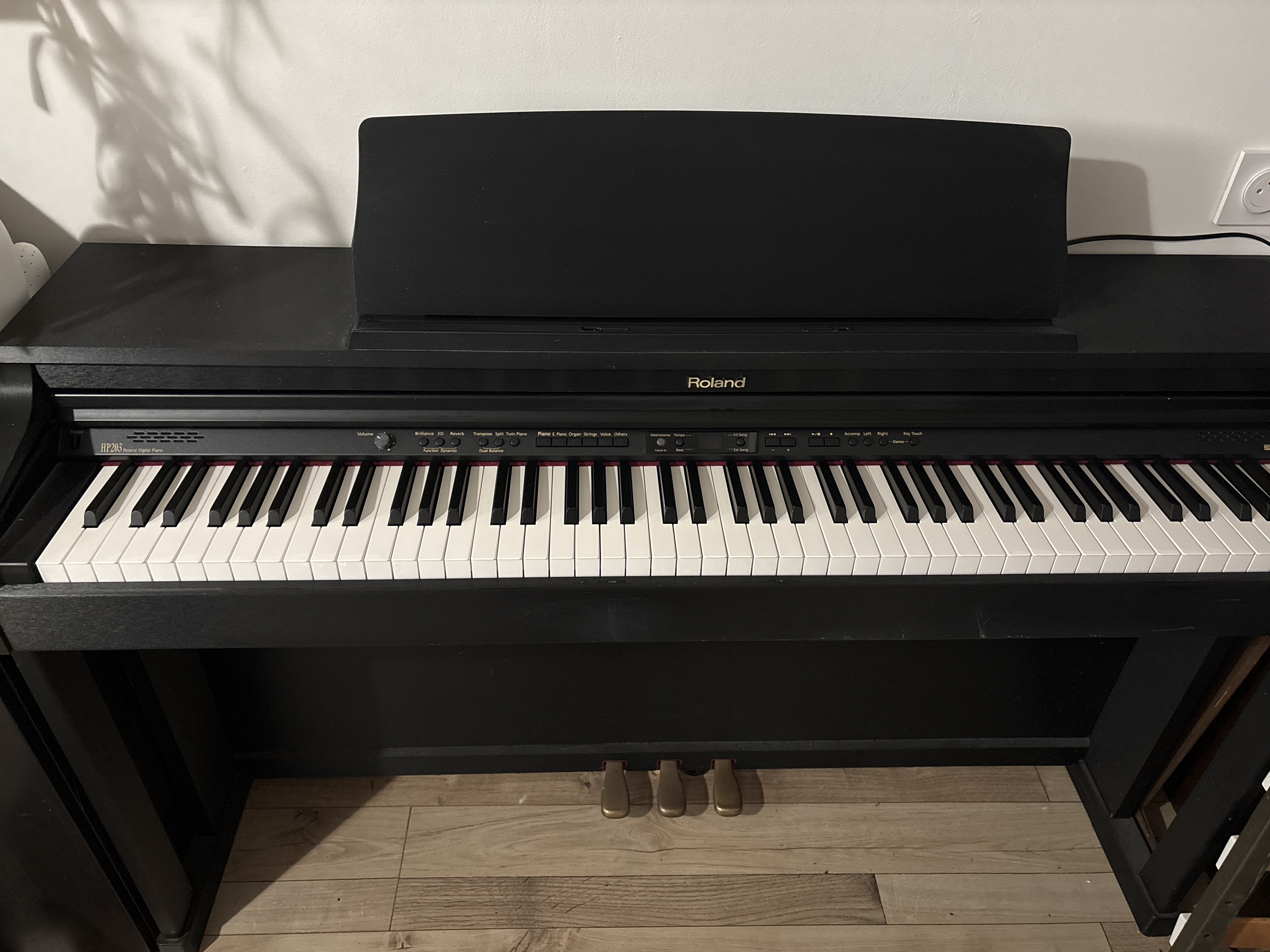 Vend piano numérique marque Roland modèle HP 203