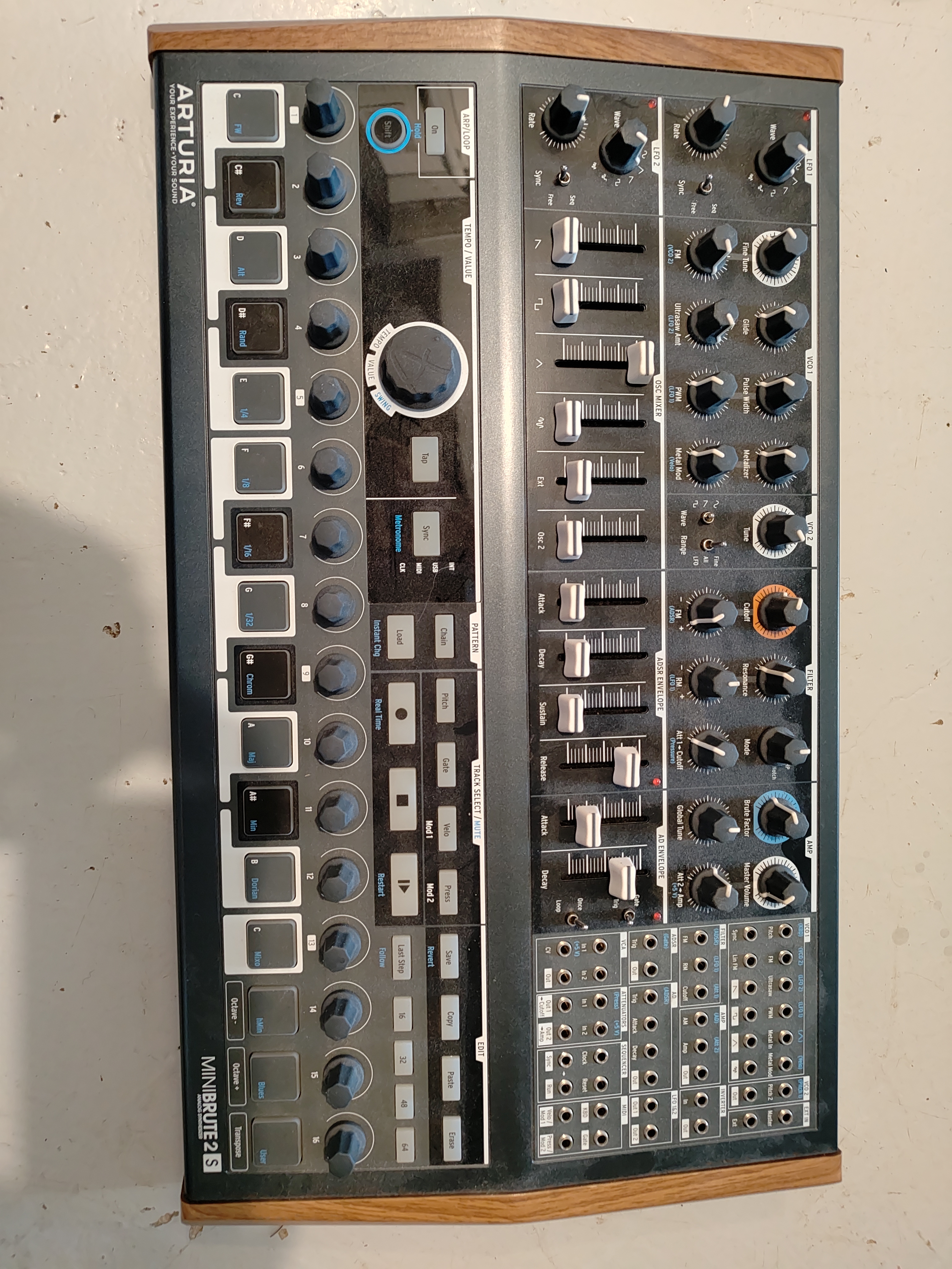 Vends Arturia Minibrute 2s