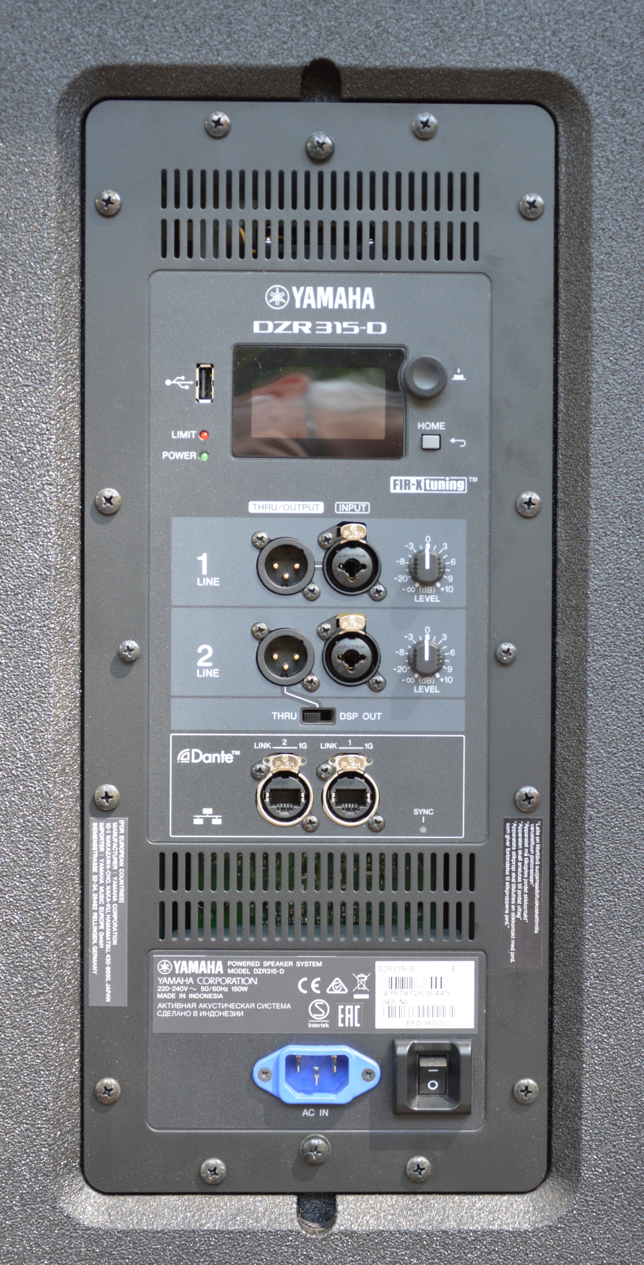Vend paire d'enceintes YAMAHA DZR315-D (version DANTE) excellent état