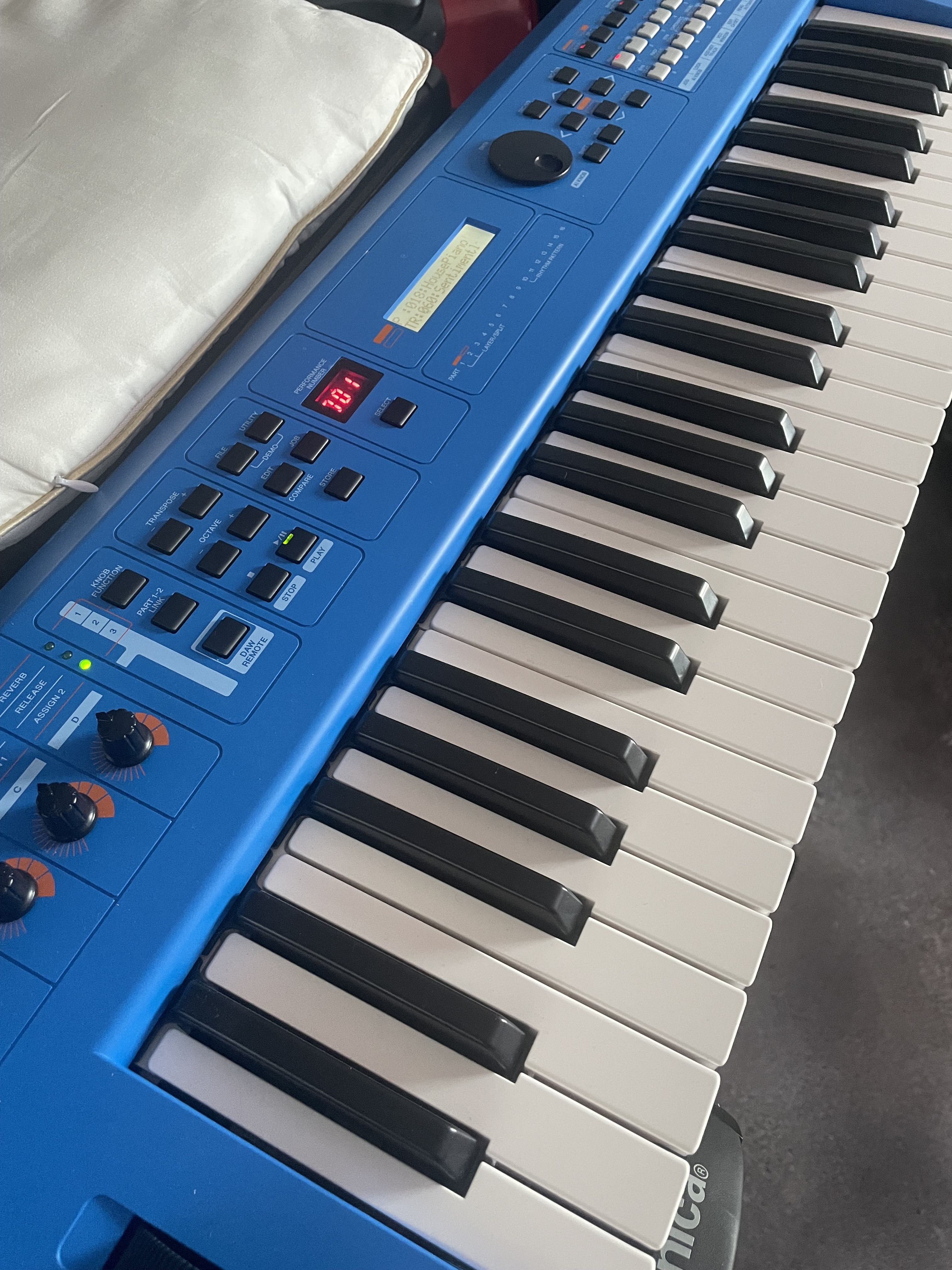 Vends synthé Yamaha MX 49