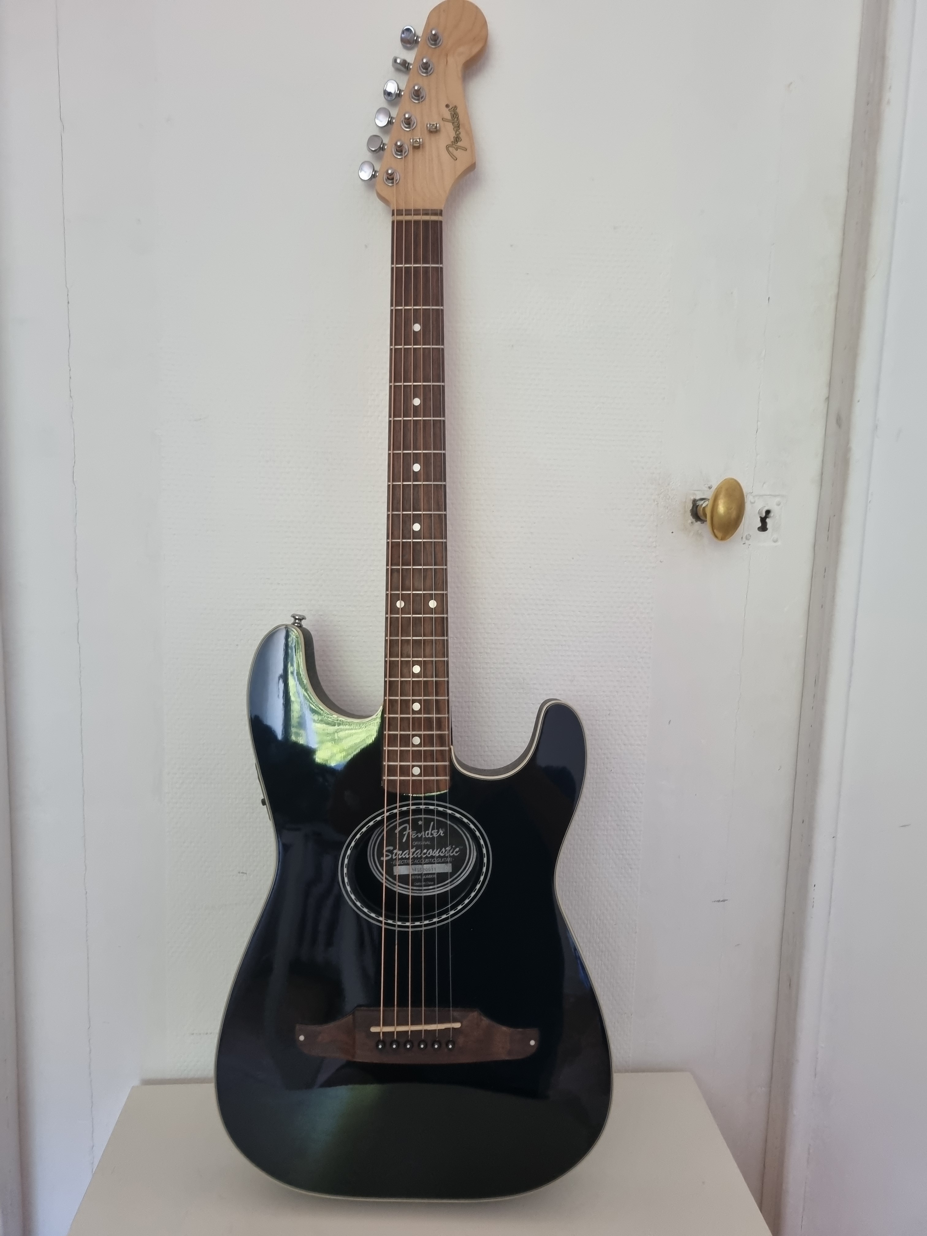 Vends Guitar Fender Standard Stratacoustic