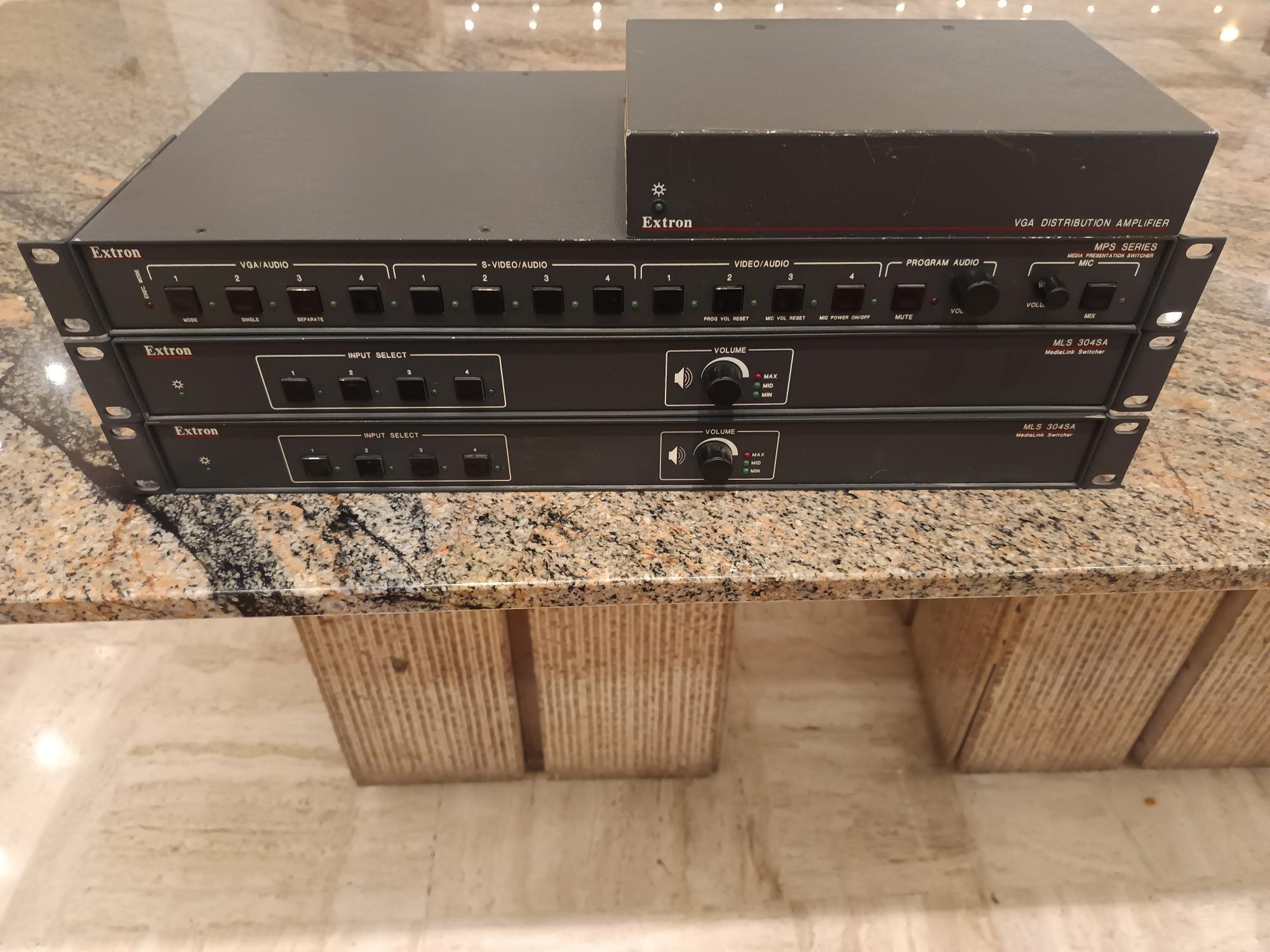 Extron, lot switchers vidéos VGA SDI