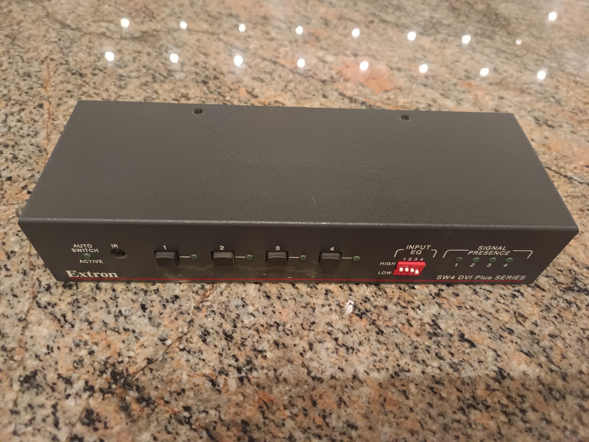 Extron SW4 DVI Plus Series Switcher DVI