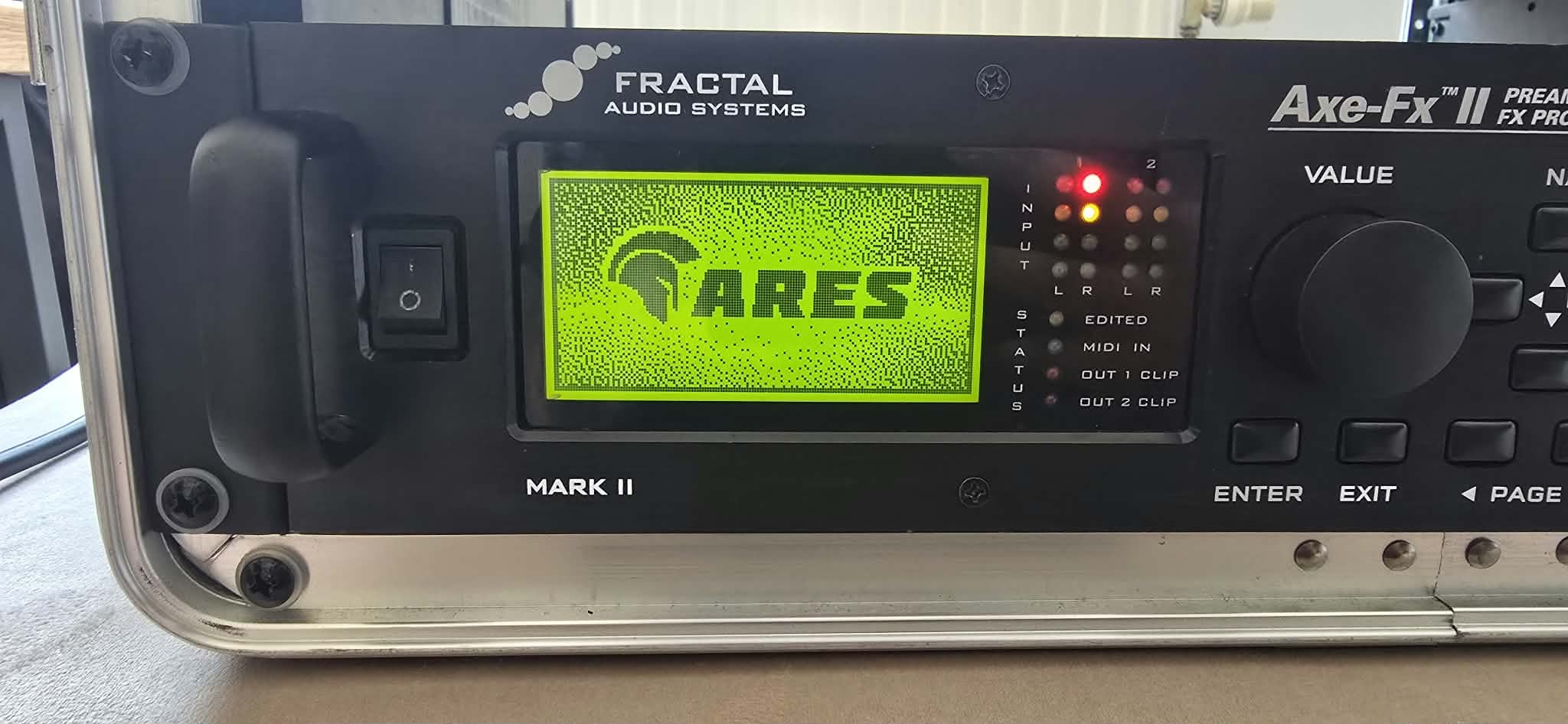 Fractal Audio Axe-Fx II Mark II (Firmware Ares v2.00) + Rack Thomann 4U