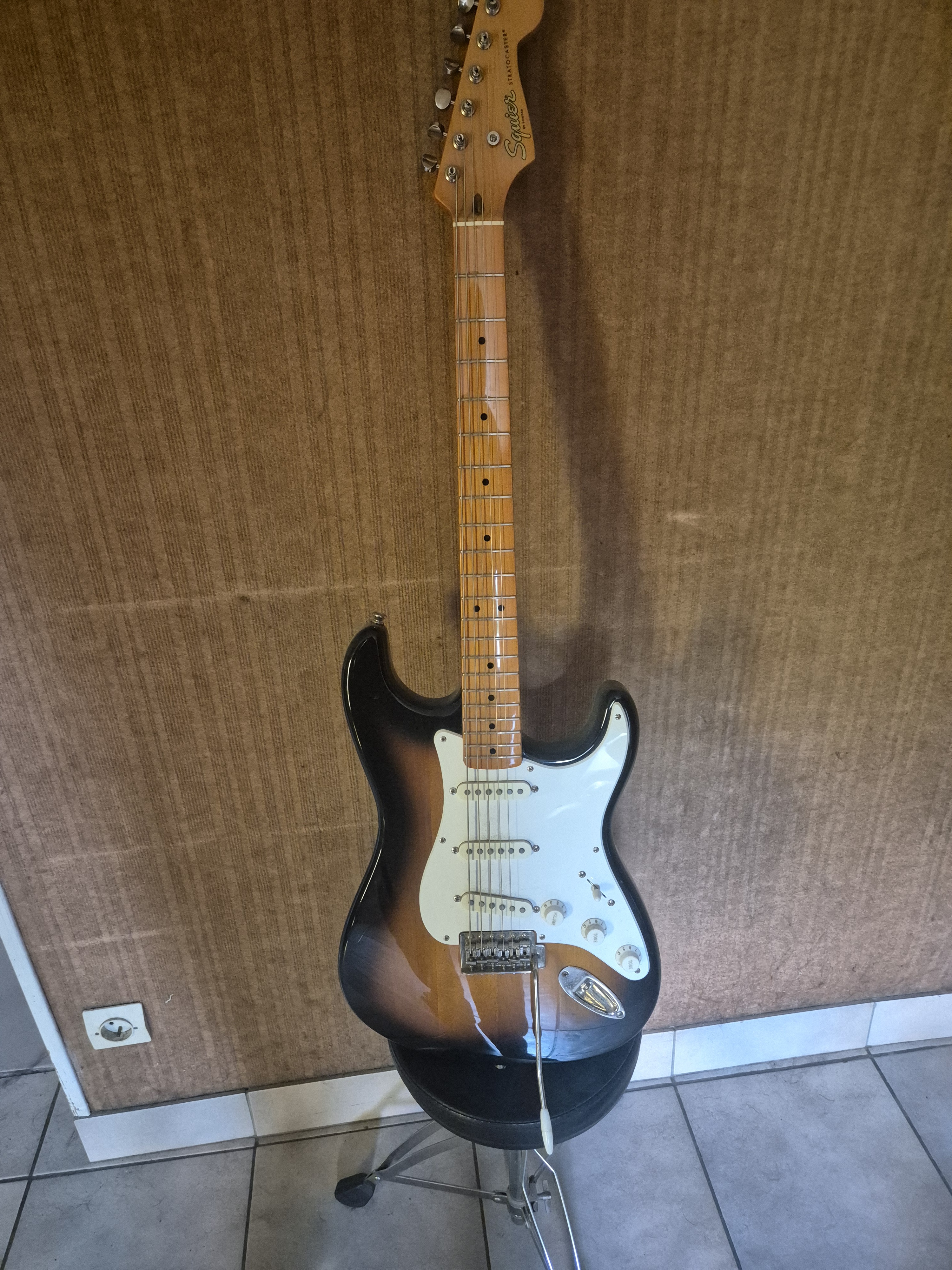 squier classic vibe 50 2 tone sunburst