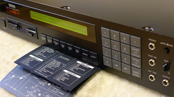 Yamaha tx16w sampleur 12bit 