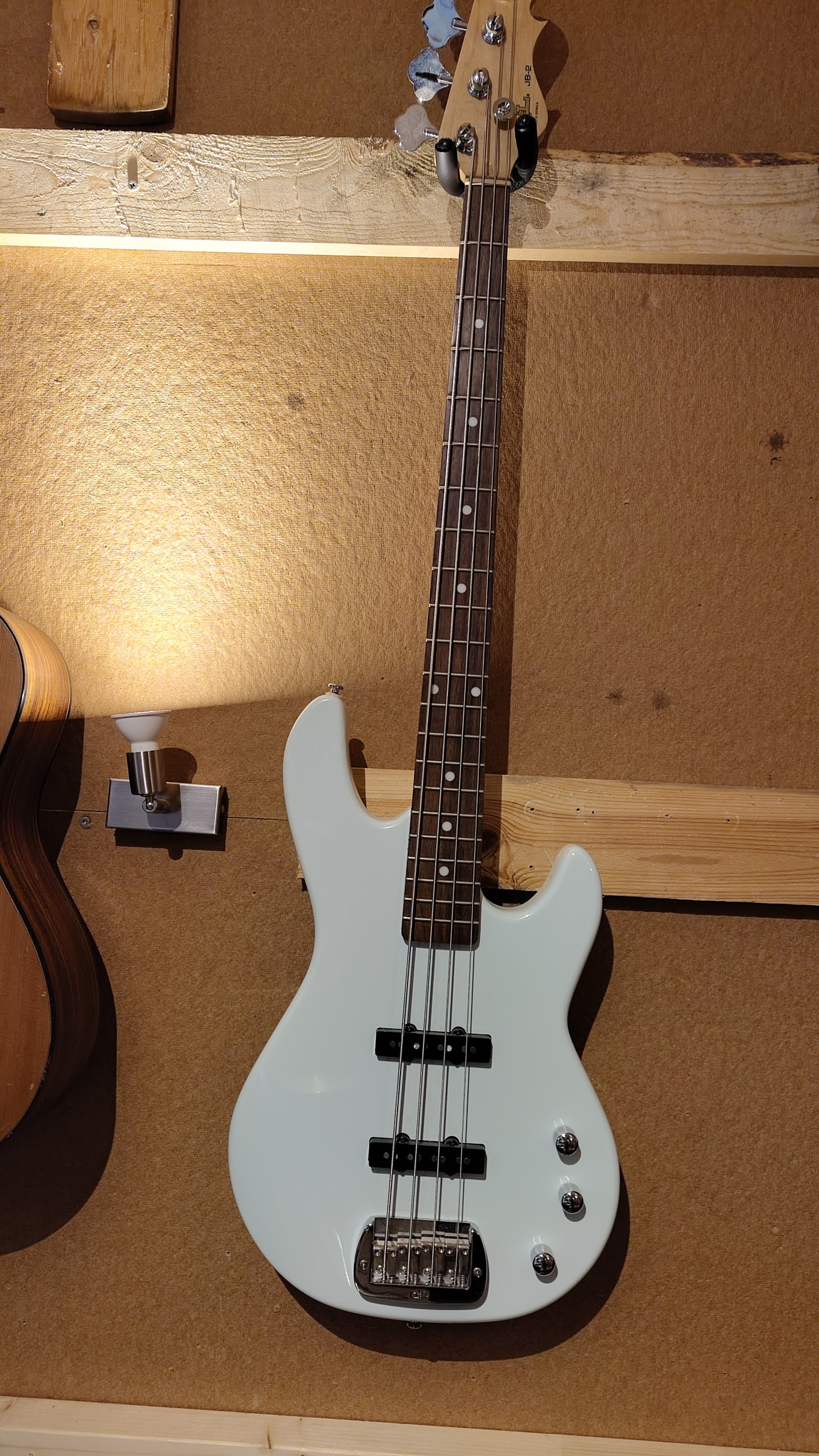 jazz bass G&L comme neuf