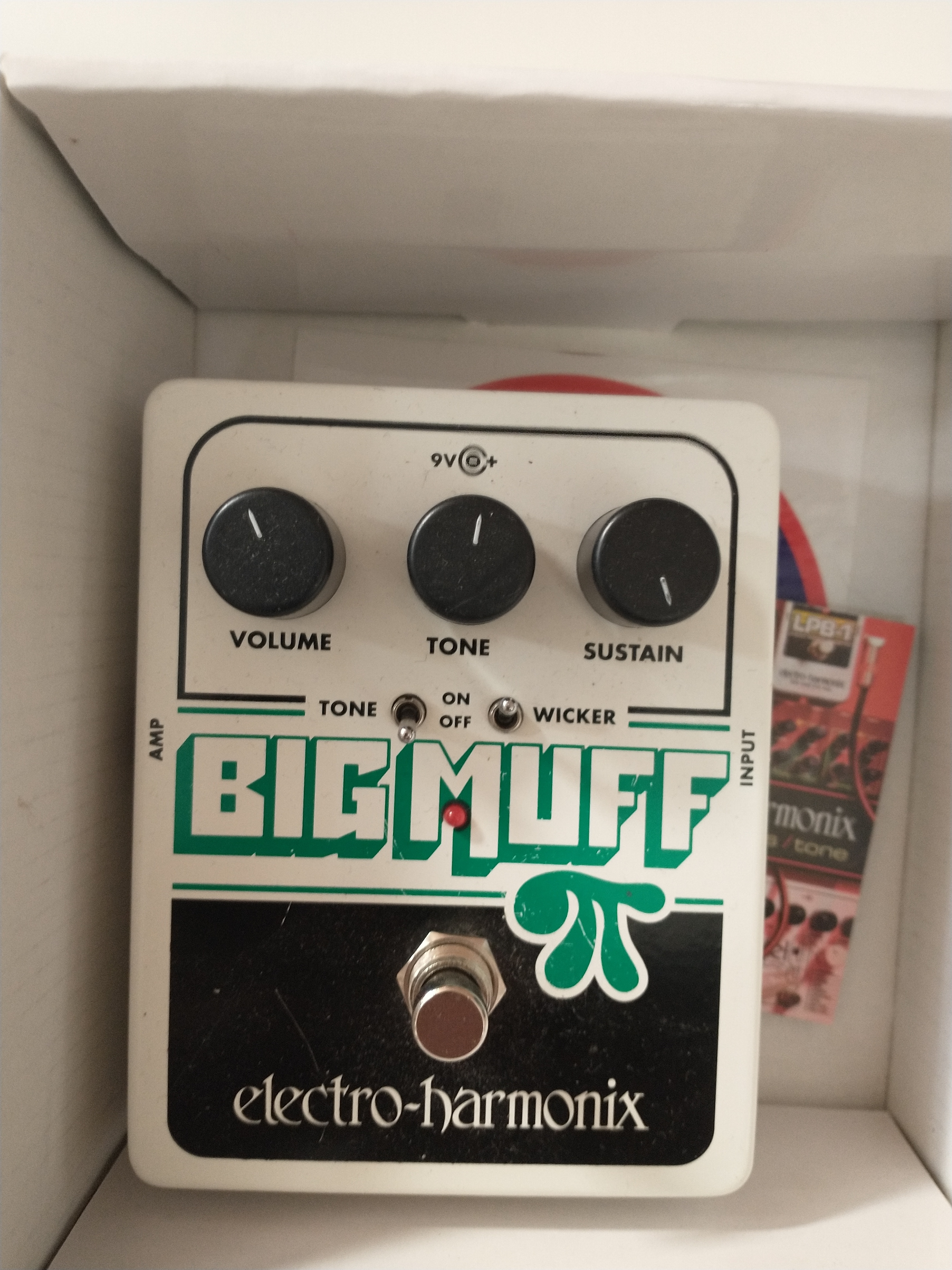 Electro-Harmnix big muff with tone wicker