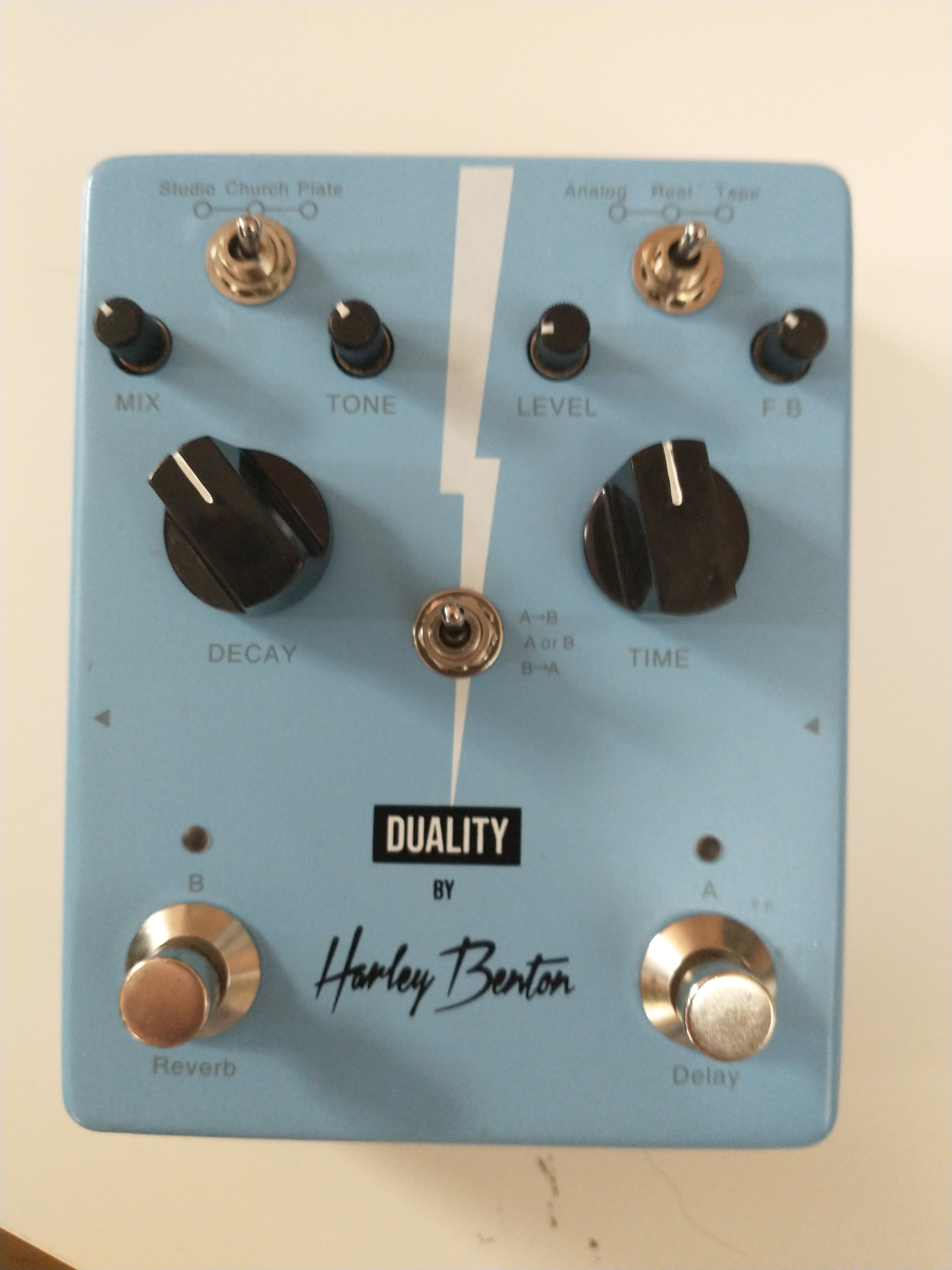 Harley Benton duality delay/reverb