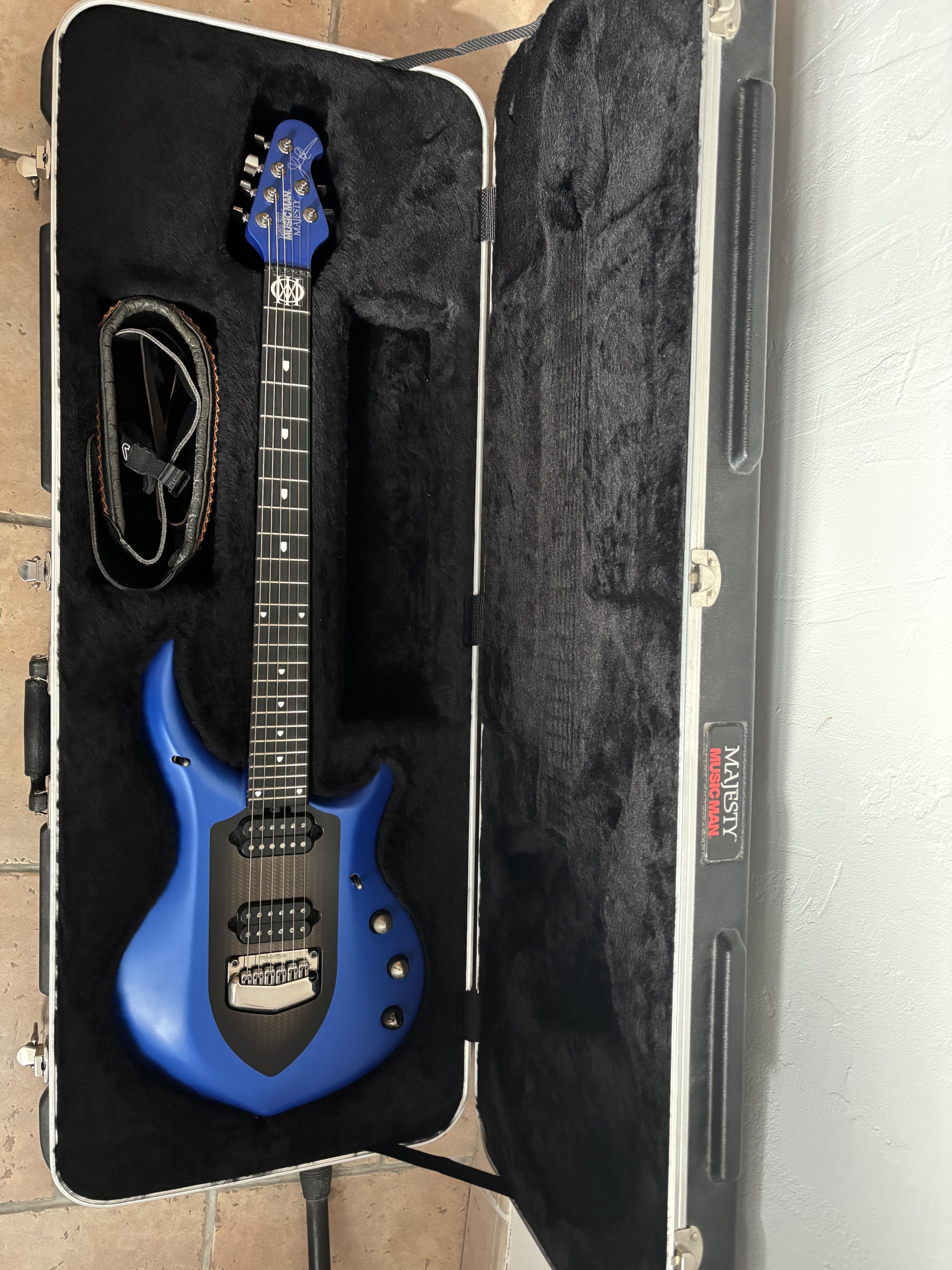 Music Man JP Majesty 2014 Siberian Blue USA + Fly Case d’origine