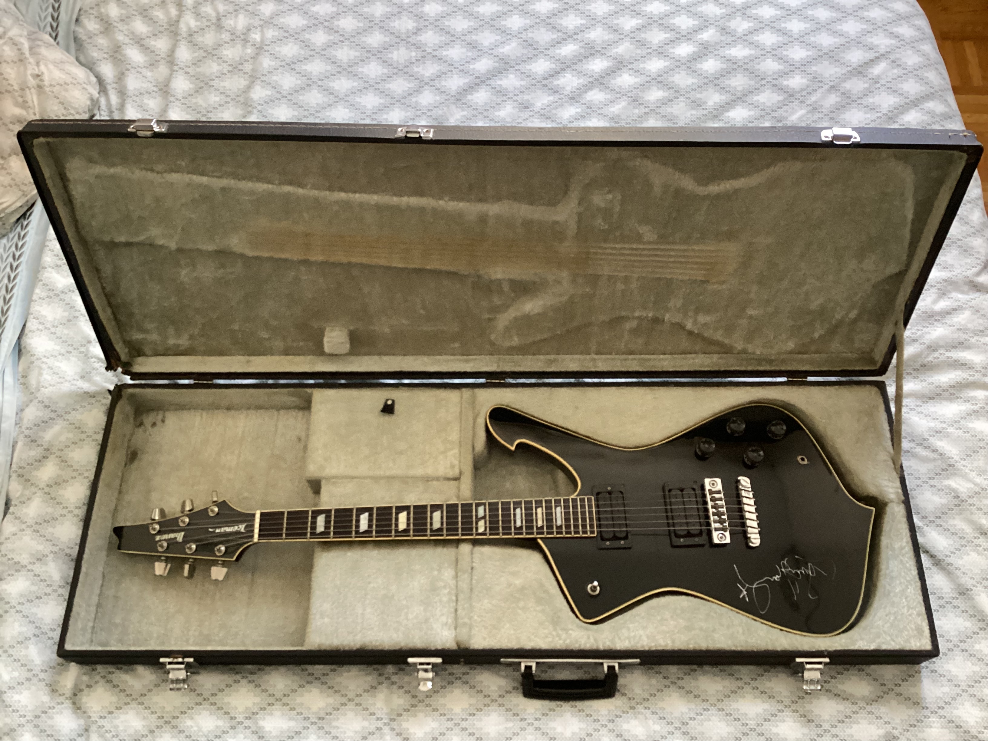 Ibanez Iceman 1980 Autographée par Paul Stanley de KISS 