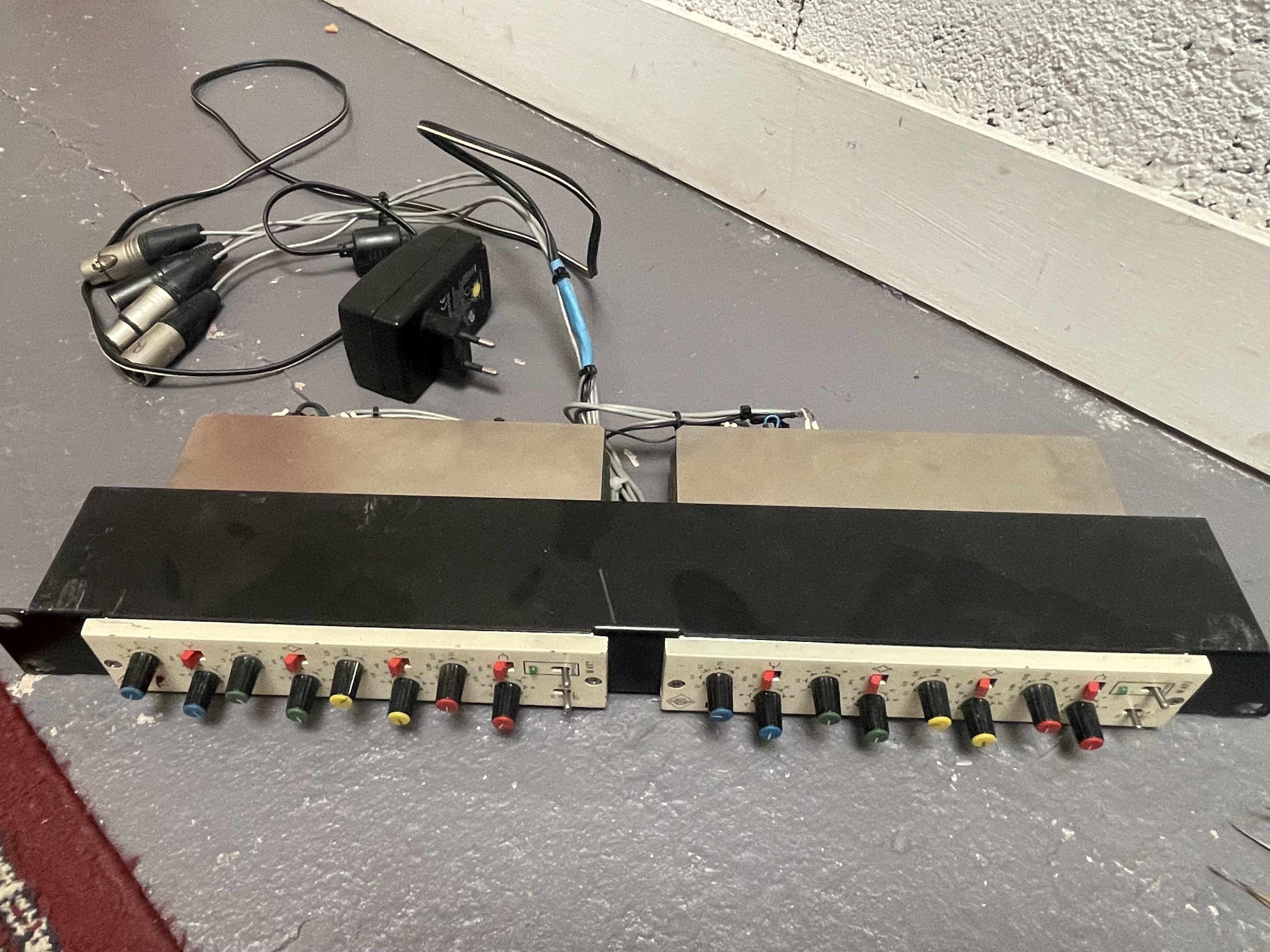 Paire Neumann W492 rackée — EQ vintage Neumann (rack 19" + alimentation)