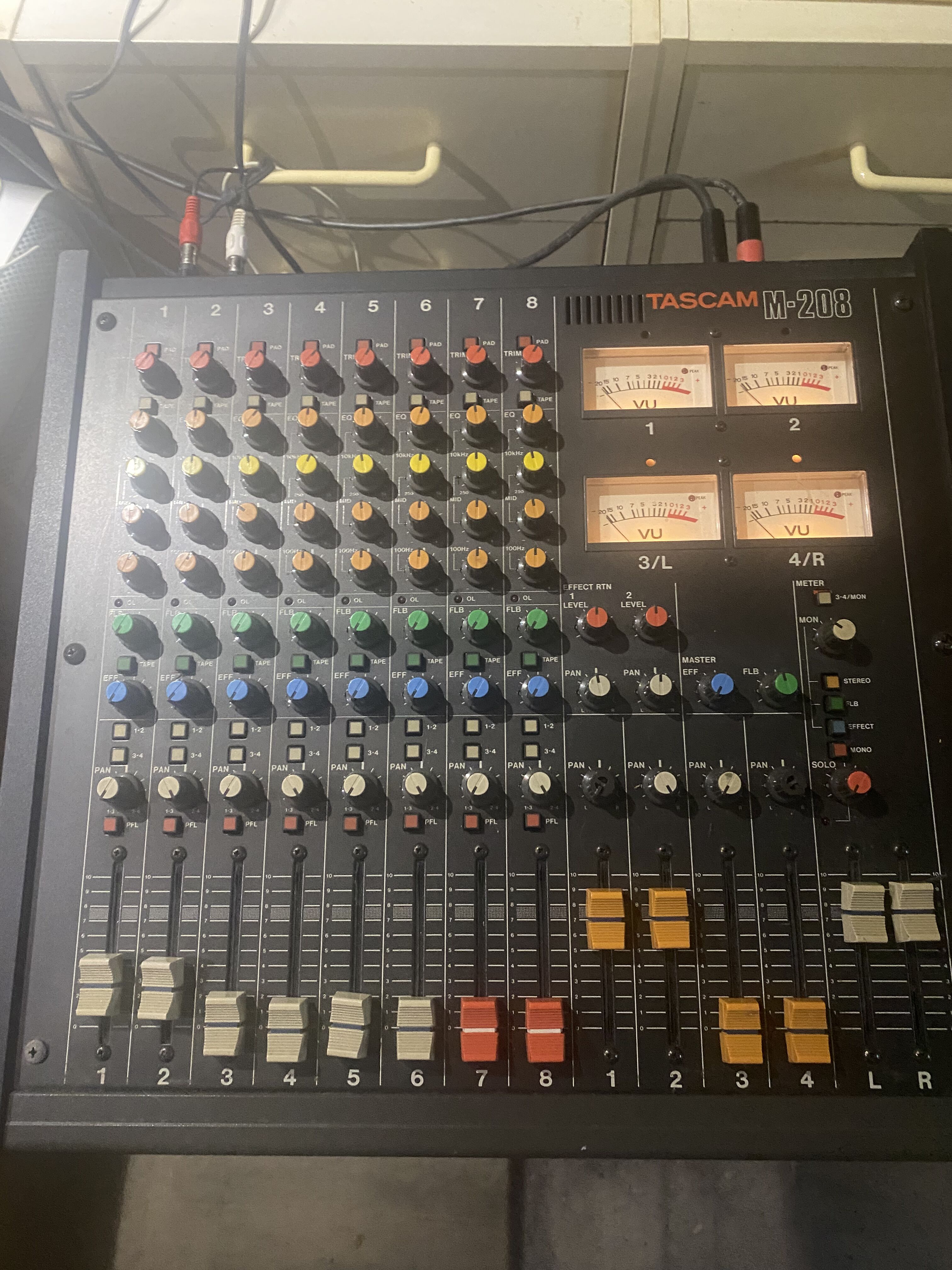 Vend table de mixage Tascam M-208