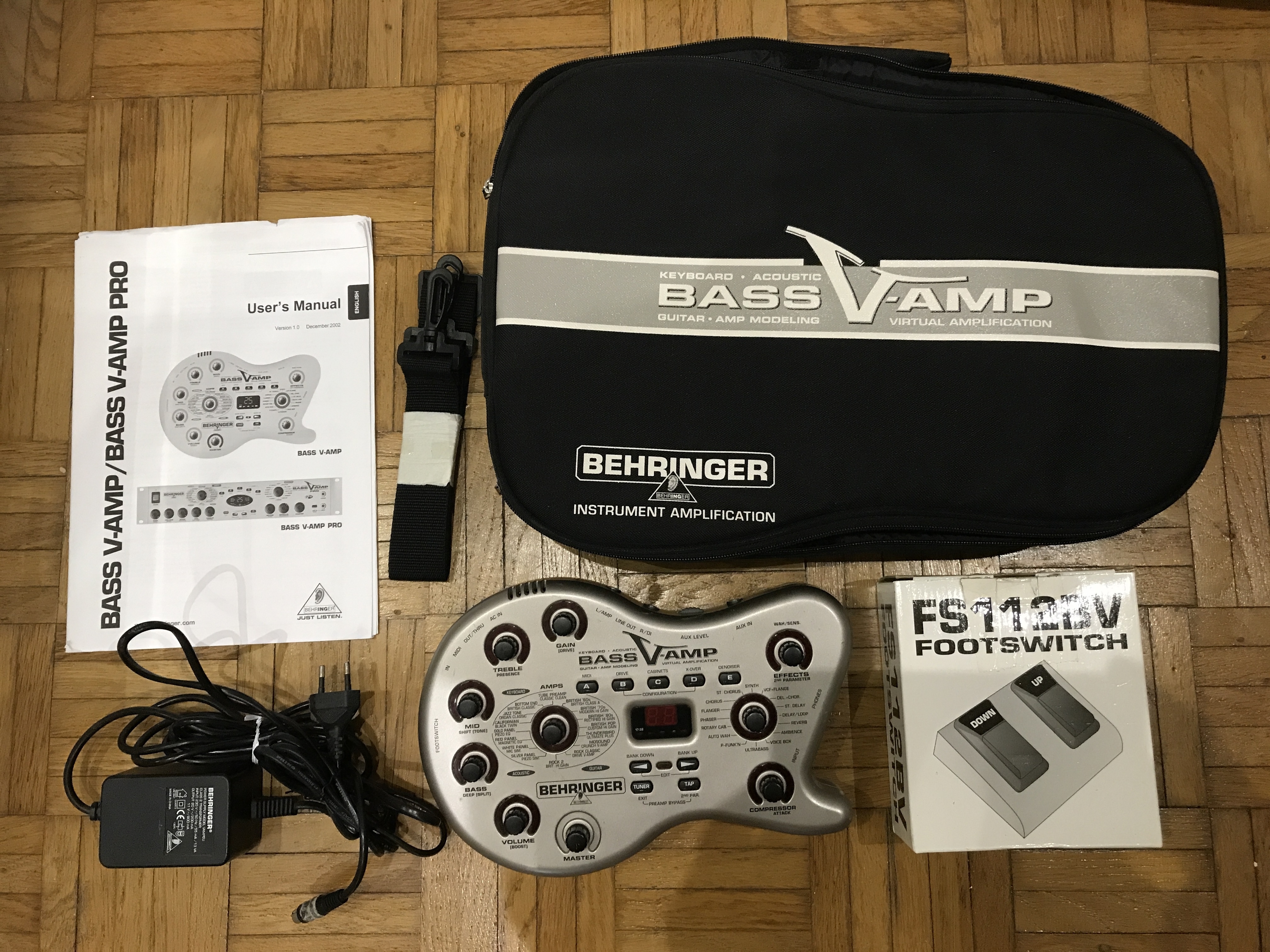 Behringer Bass V-Amp + Bag + Foot Switch Simulateur Ampli Basse