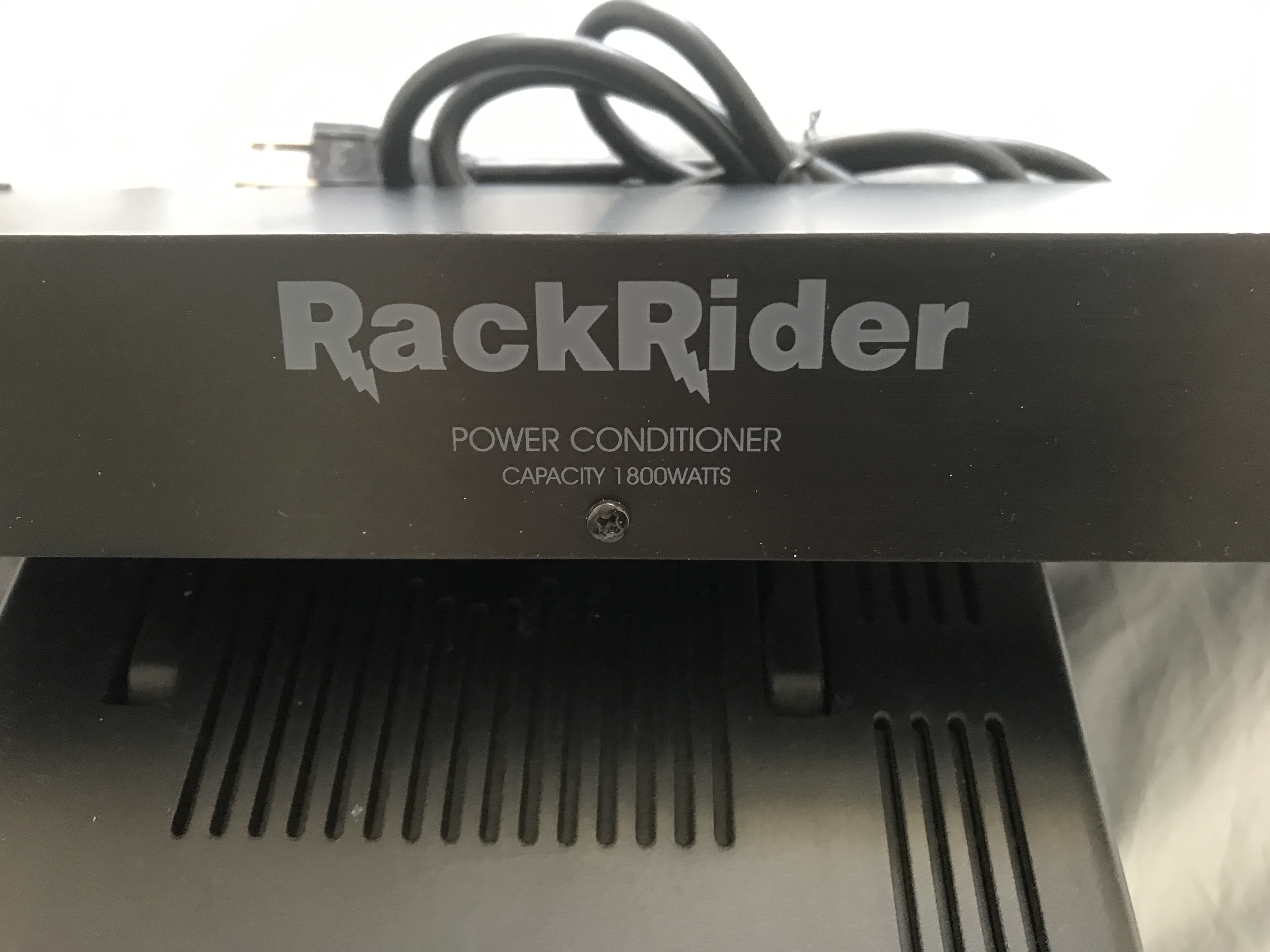 Furman RackRider RR-15 avec 8 x 110 Volts